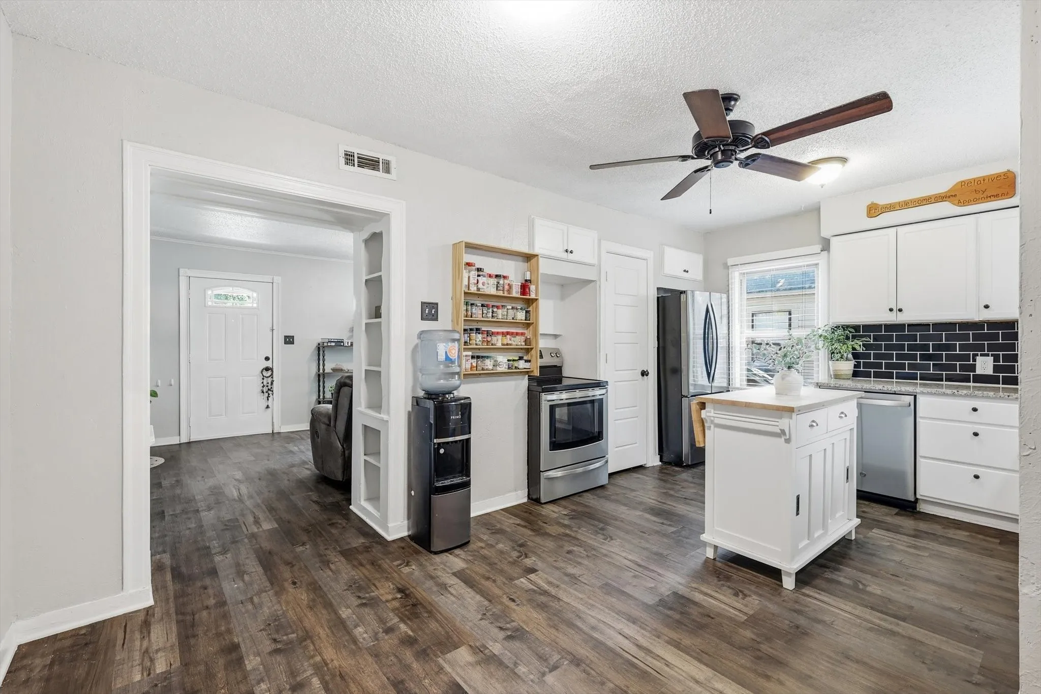 Single Family Residence For Sale in Tarrant County , 3601 Primrose Avenue, Fort Worth, Texas 76111, 3 Bedroom, 2 Bathroom, Garage spaces, 1,614 Sqft, built in 1940, mls#21418175, Real Estate Agent in Fort Worth, Homes For Sale in Tarrant county, Homes For Sale in Fort Worth, Realtor in Fort Worth Texas, Real Estate Brokerage Independent Realty Texas, Luminita Cordes Realtor