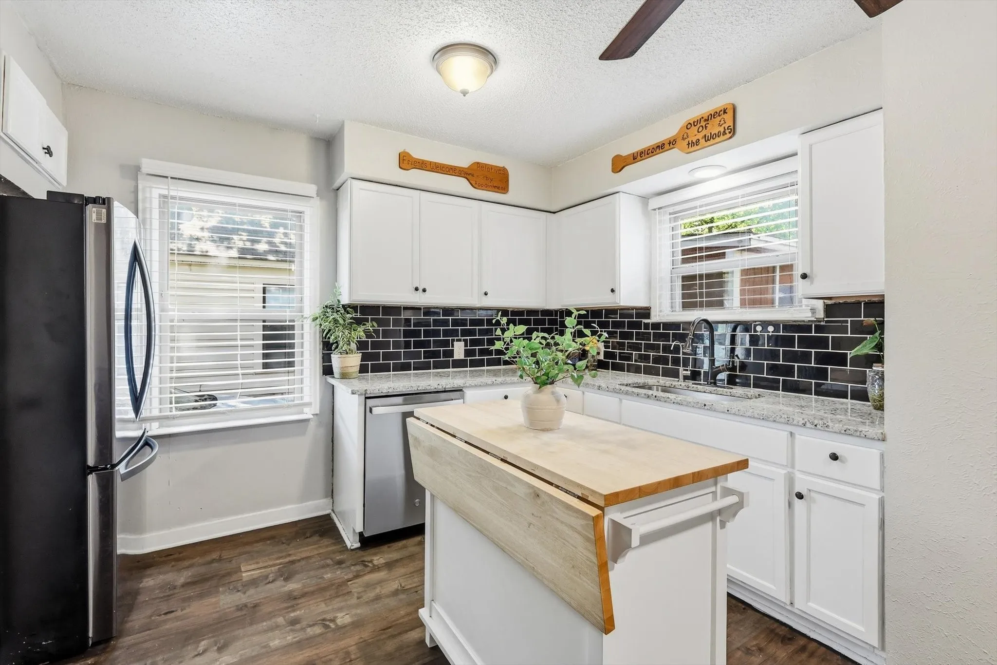 Single Family Residence For Sale in Tarrant County , 3601 Primrose Avenue, Fort Worth, Texas 76111, 3 Bedroom, 2 Bathroom, Garage spaces, 1,614 Sqft, built in 1940, mls#21418175, Real Estate Agent in Fort Worth, Homes For Sale in Tarrant county, Homes For Sale in Fort Worth, Realtor in Fort Worth Texas, Real Estate Brokerage Independent Realty Texas, Luminita Cordes Realtor