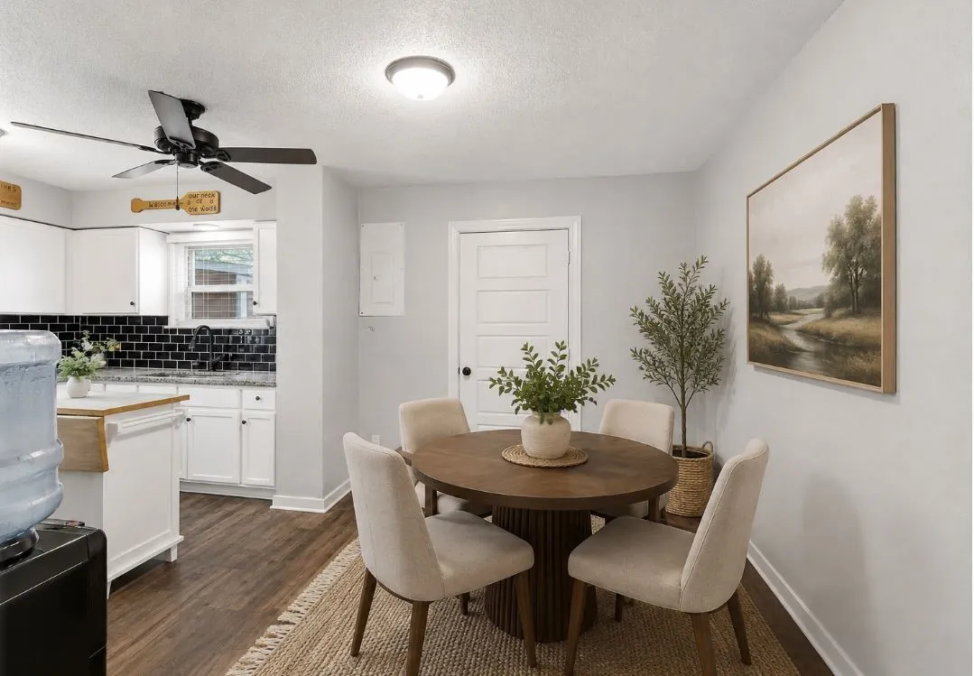 Some furniture & décor virtually staged
