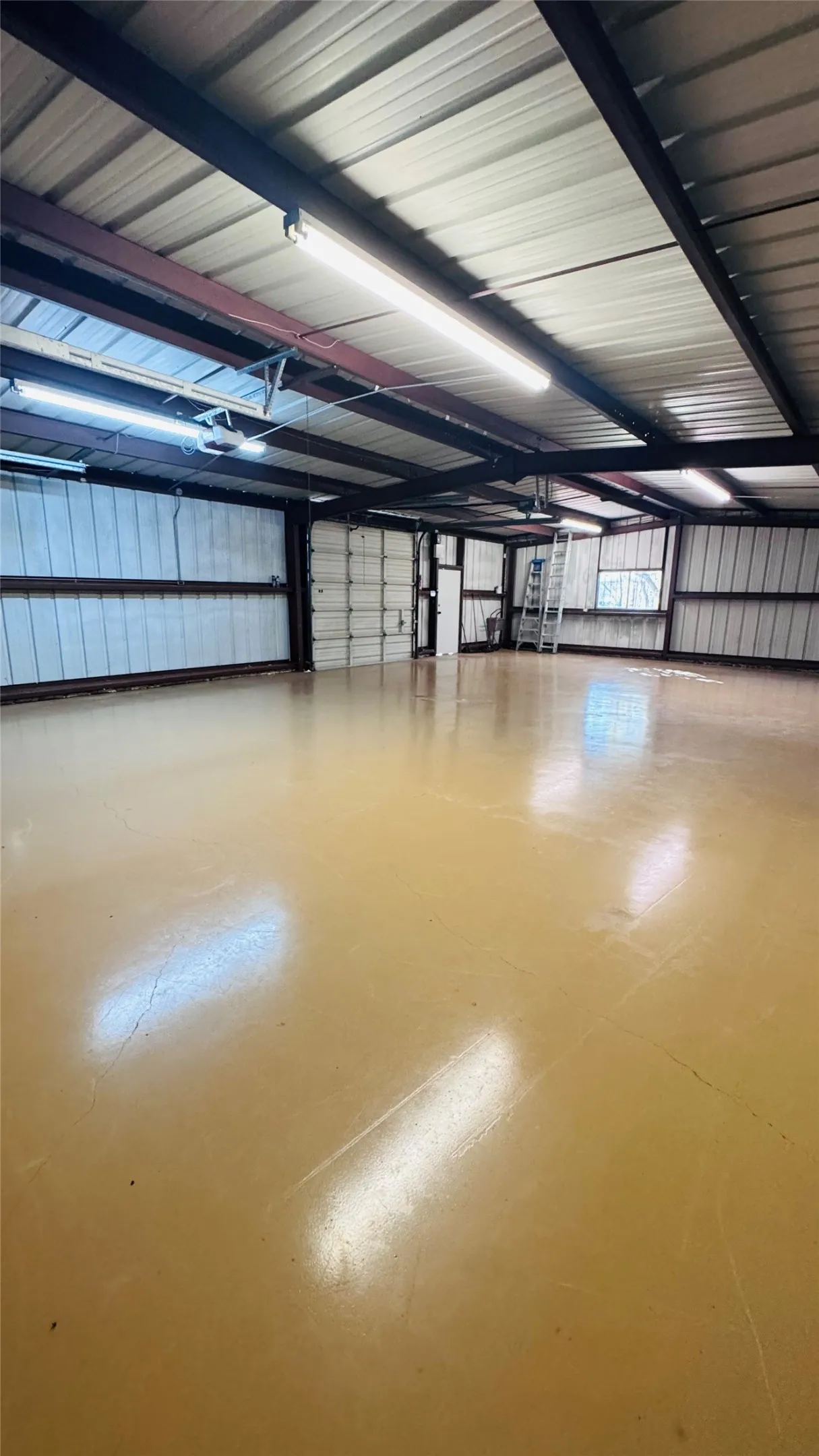 Warehouse For Sale in Van Zandt County , 573 W State Highway 243, Canton, Texas 75103, 0, 0, Garage spaces, 0 Sqft, built in 2007, mls#21418228, Real Estate Agent in Canton, Homes For Sale in Van Zandt county, Homes For Sale in Canton, Realtor in Canton Texas, Real Estate Brokerage Independent Realty Texas, Luminita Cordes Realtor