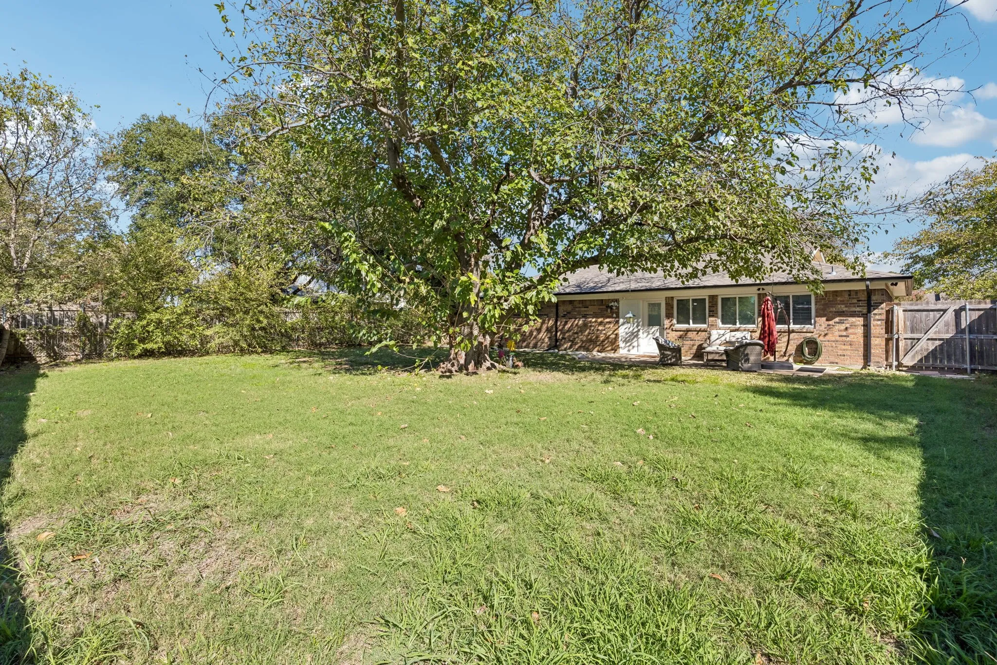 Single Family Residence For Sale in Tarrant County , 5521 Galway Lane, North Richland Hills, Texas 76180, 4 Bedroom, 2 Bathroom, 1 Garage spaces, 1,577 Sqft, built in 1970, mls#21418966, Real Estate Agent in North Richland Hills, Homes For Sale in Tarrant county, Homes For Sale in North Richland Hills, Realtor in North Richland Hills Texas, Real Estate Brokerage Independent Realty Texas, Luminita Cordes Realtor