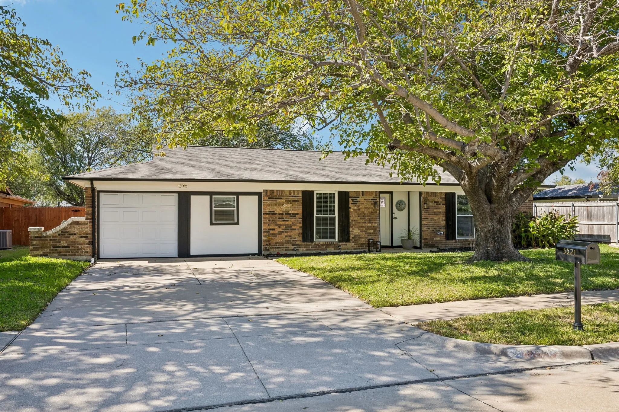 Single Family Residence For Sale in Tarrant County , 5521 Galway Lane, North Richland Hills, Texas 76180, 4 Bedroom, 2 Bathroom, 1 Garage spaces, 1,577 Sqft, built in 1970, mls#21418966, Real Estate Agent in North Richland Hills, Homes For Sale in Tarrant county, Homes For Sale in North Richland Hills, Realtor in North Richland Hills Texas, Real Estate Brokerage Independent Realty Texas, Luminita Cordes Realtor