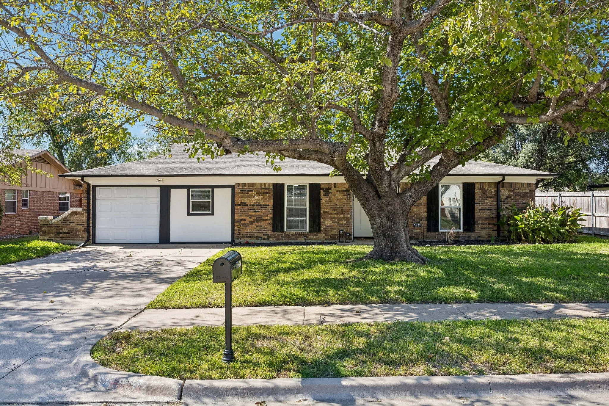 Single Family Residence For Sale in Tarrant County , 5521 Galway Lane, North Richland Hills, Texas 76180, 4 Bedroom, 2 Bathroom, 1 Garage spaces, 1,577 Sqft, built in 1970, mls#21418966, Real Estate Agent in North Richland Hills, Homes For Sale in Tarrant county, Homes For Sale in North Richland Hills, Realtor in North Richland Hills Texas, Real Estate Brokerage Independent Realty Texas, Luminita Cordes Realtor