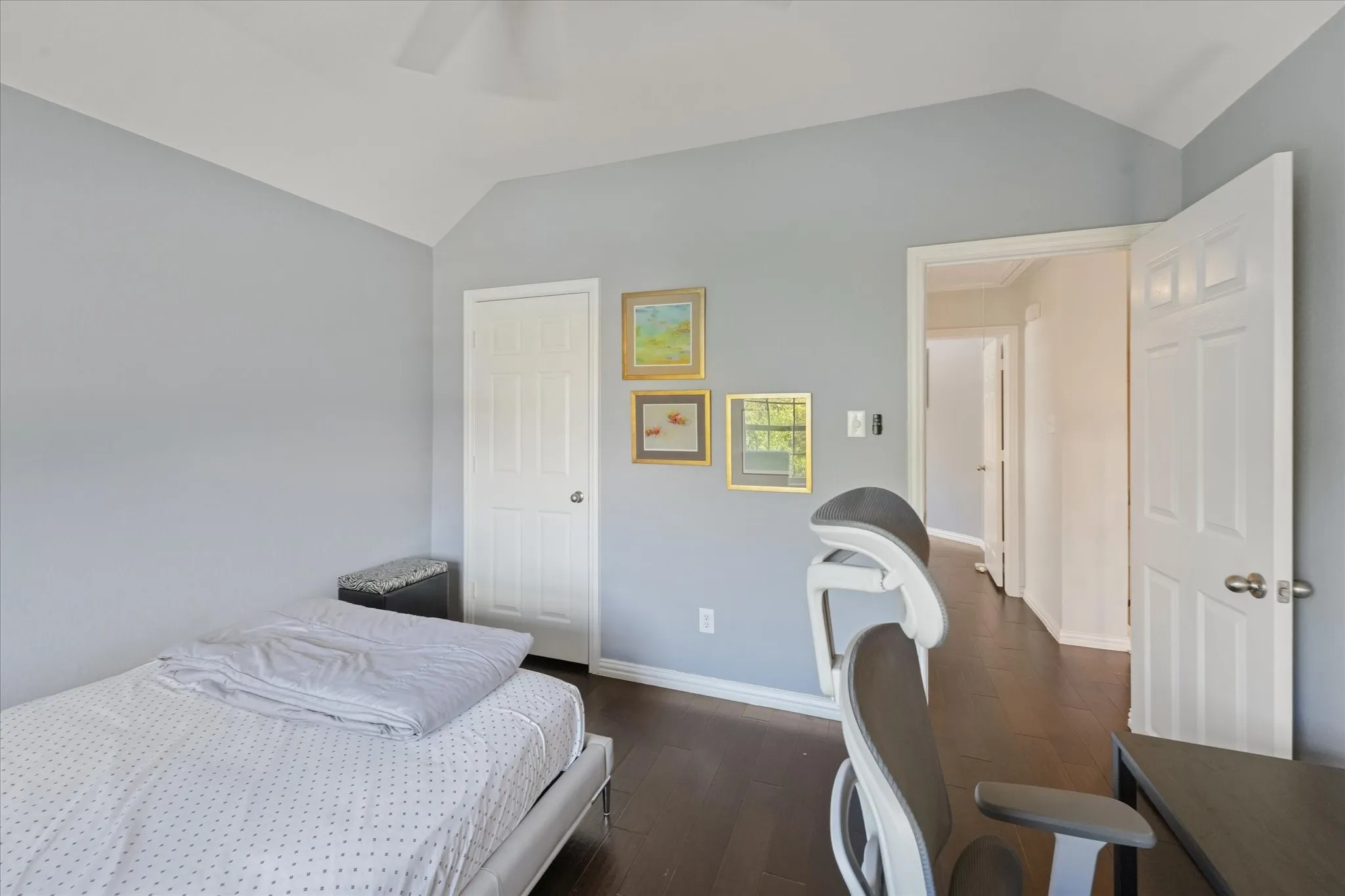 Single Family Residence For Sale in Dallas County , 10404 Mateo Trail, Irving, Texas 75063, 4 Bedroom, 3 Bathroom, 2 Garage spaces, 2,744 Sqft, built in 2003, mls#21418884, Real Estate Agent in Irving, Homes For Sale in Dallas county, Homes For Sale in Irving, Realtor in Irving Texas, Real Estate Brokerage Independent Realty Texas, Luminita Cordes Realtor