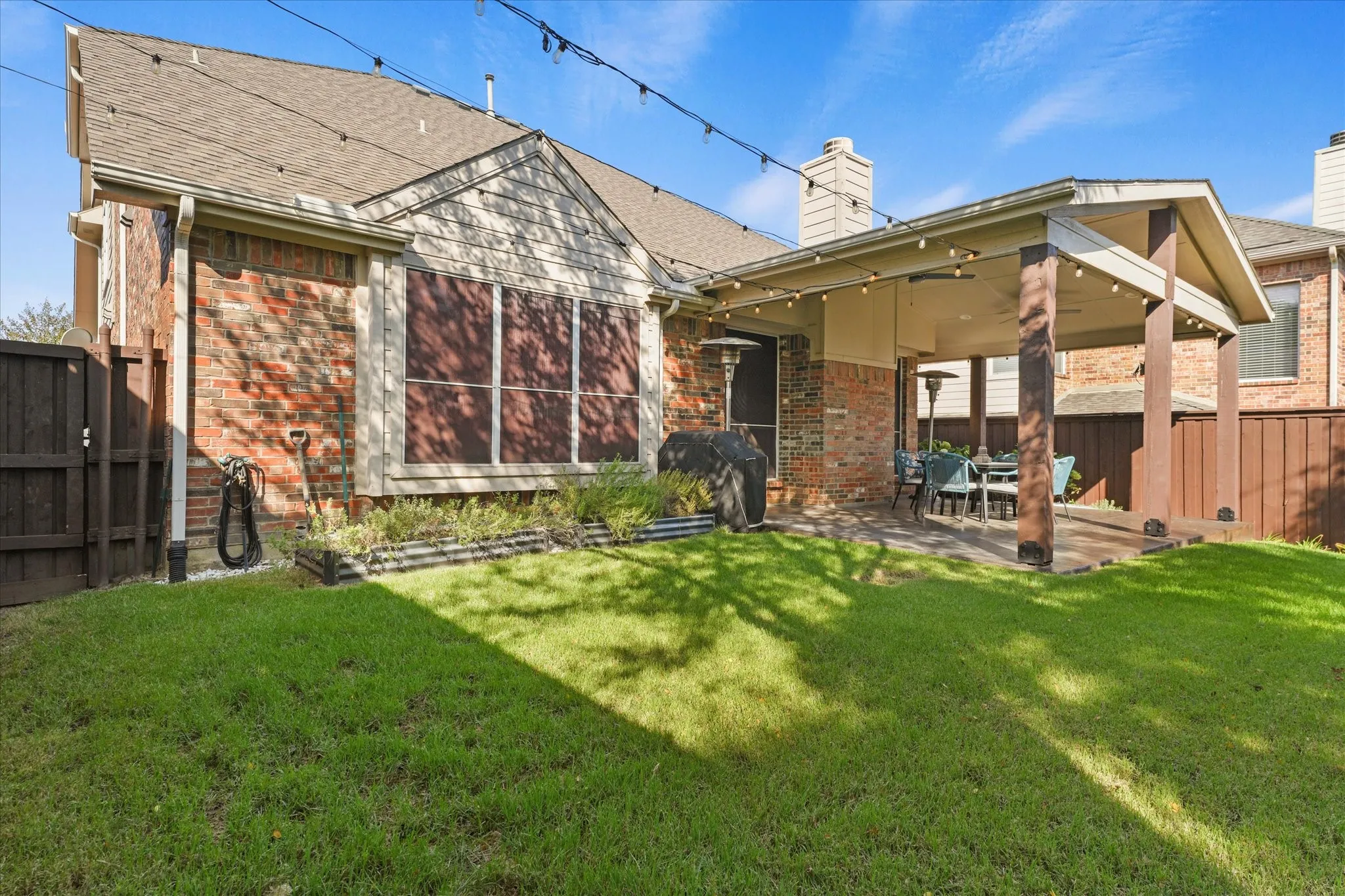 Single Family Residence For Sale in Dallas County , 10404 Mateo Trail, Irving, Texas 75063, 4 Bedroom, 3 Bathroom, 2 Garage spaces, 2,744 Sqft, built in 2003, mls#21418884, Real Estate Agent in Irving, Homes For Sale in Dallas county, Homes For Sale in Irving, Realtor in Irving Texas, Real Estate Brokerage Independent Realty Texas, Luminita Cordes Realtor