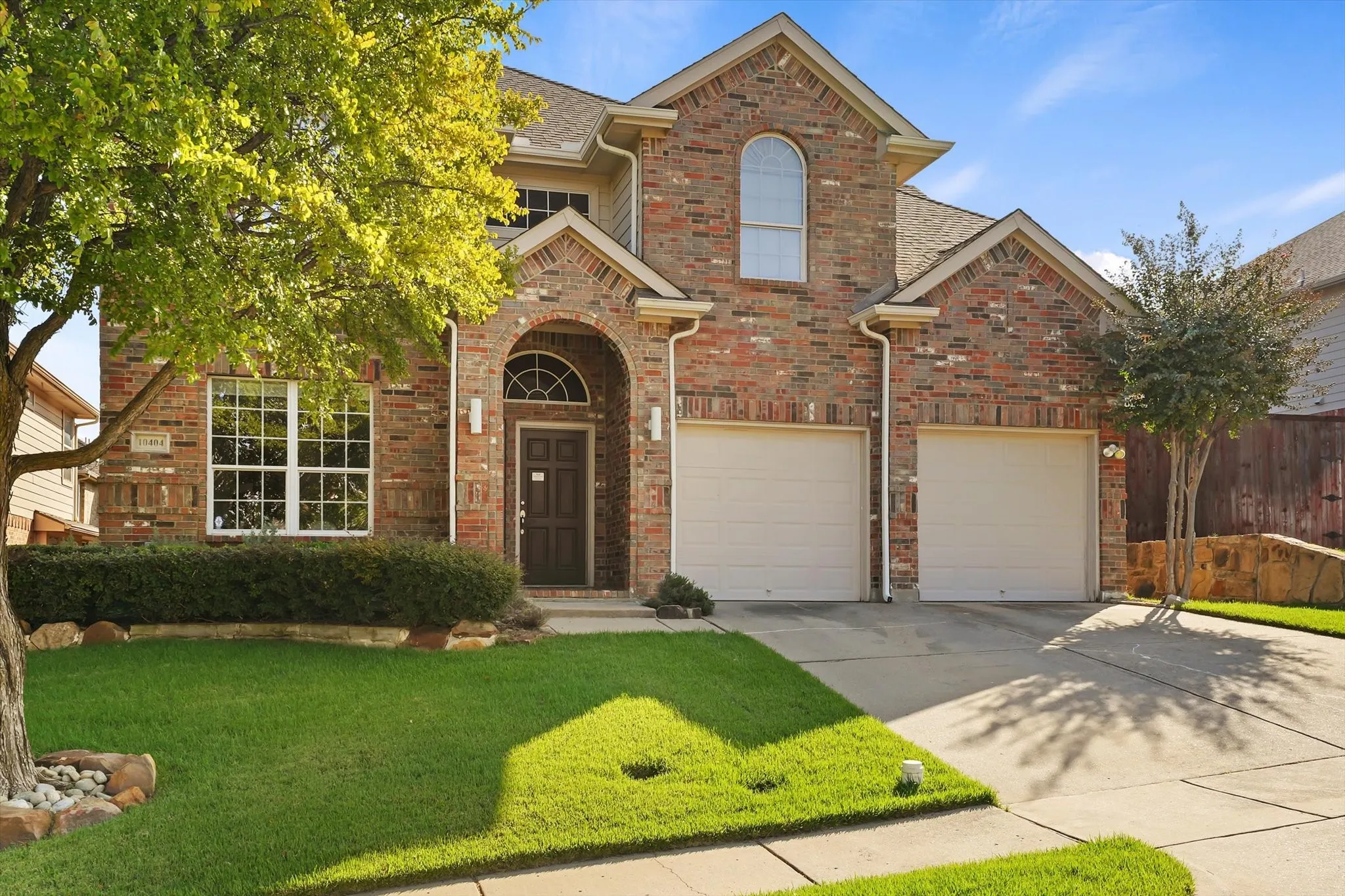 Single Family Residence For Sale in Dallas County , 10404 Mateo Trail, Irving, Texas 75063, 4 Bedroom, 3 Bathroom, 2 Garage spaces, 2,744 Sqft, built in 2003, mls#21418884, Real Estate Agent in Irving, Homes For Sale in Dallas county, Homes For Sale in Irving, Realtor in Irving Texas, Real Estate Brokerage Independent Realty Texas, Luminita Cordes Realtor