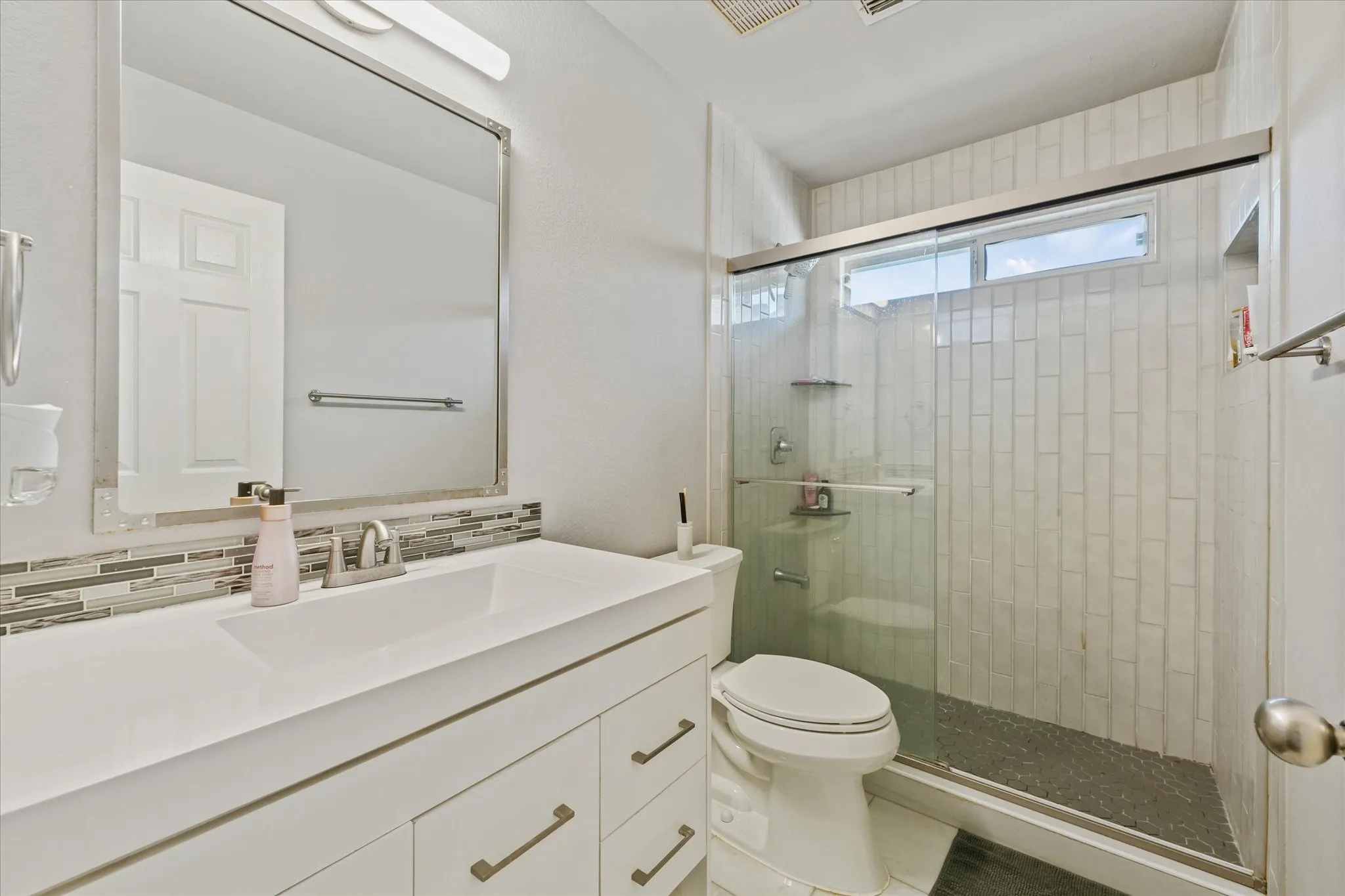 Single Family Residence For Sale in Dallas County , 10404 Mateo Trail, Irving, Texas 75063, 4 Bedroom, 3 Bathroom, 2 Garage spaces, 2,744 Sqft, built in 2003, mls#21418884, Real Estate Agent in Irving, Homes For Sale in Dallas county, Homes For Sale in Irving, Realtor in Irving Texas, Real Estate Brokerage Independent Realty Texas, Luminita Cordes Realtor