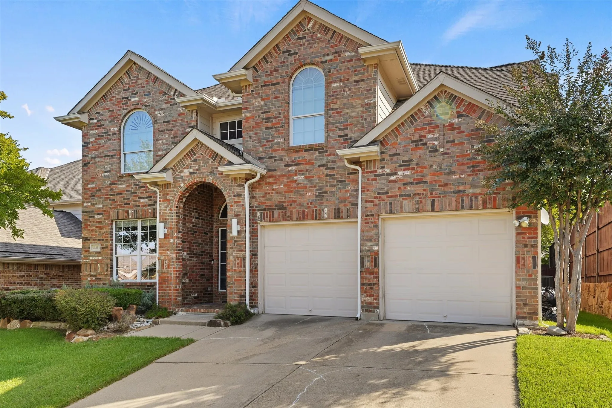 Single Family Residence For Sale in Dallas County , 10404 Mateo Trail, Irving, Texas 75063, 4 Bedroom, 3 Bathroom, 2 Garage spaces, 2,744 Sqft, built in 2003, mls#21418884, Real Estate Agent in Irving, Homes For Sale in Dallas county, Homes For Sale in Irving, Realtor in Irving Texas, Real Estate Brokerage Independent Realty Texas, Luminita Cordes Realtor