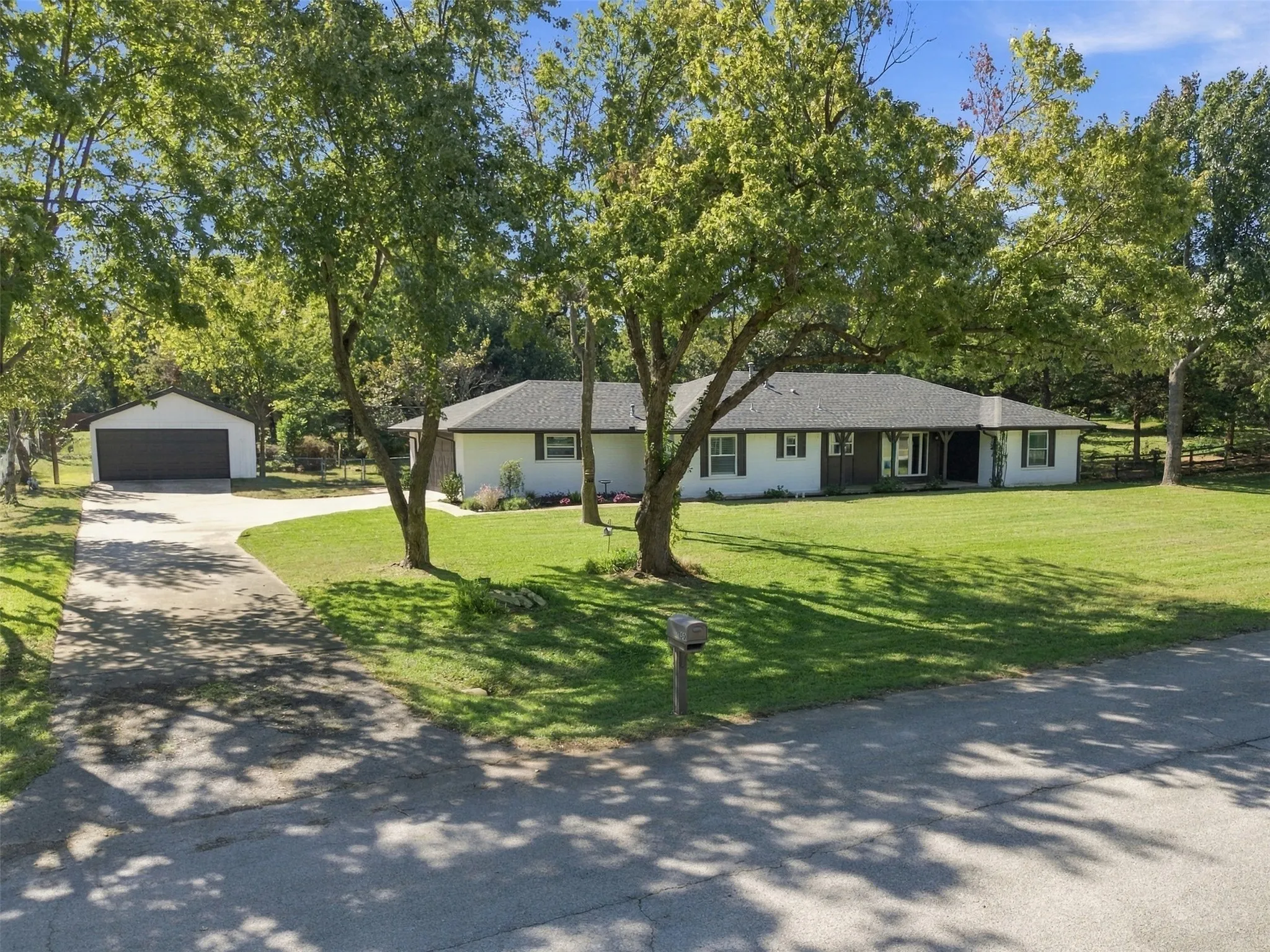 Single Family Residence For Sale in Tarrant County , 1150 Melissa Drive, Keller, Texas 76262, 4 Bedroom, 3 Bathroom, 4 Garage spaces, 2,392 Sqft, built in 1985, mls#21415817, Real Estate Agent in Keller, Homes For Sale in Tarrant county, Homes For Sale in Keller, Realtor in Keller Texas, Real Estate Brokerage Independent Realty Texas, Luminita Cordes Realtor