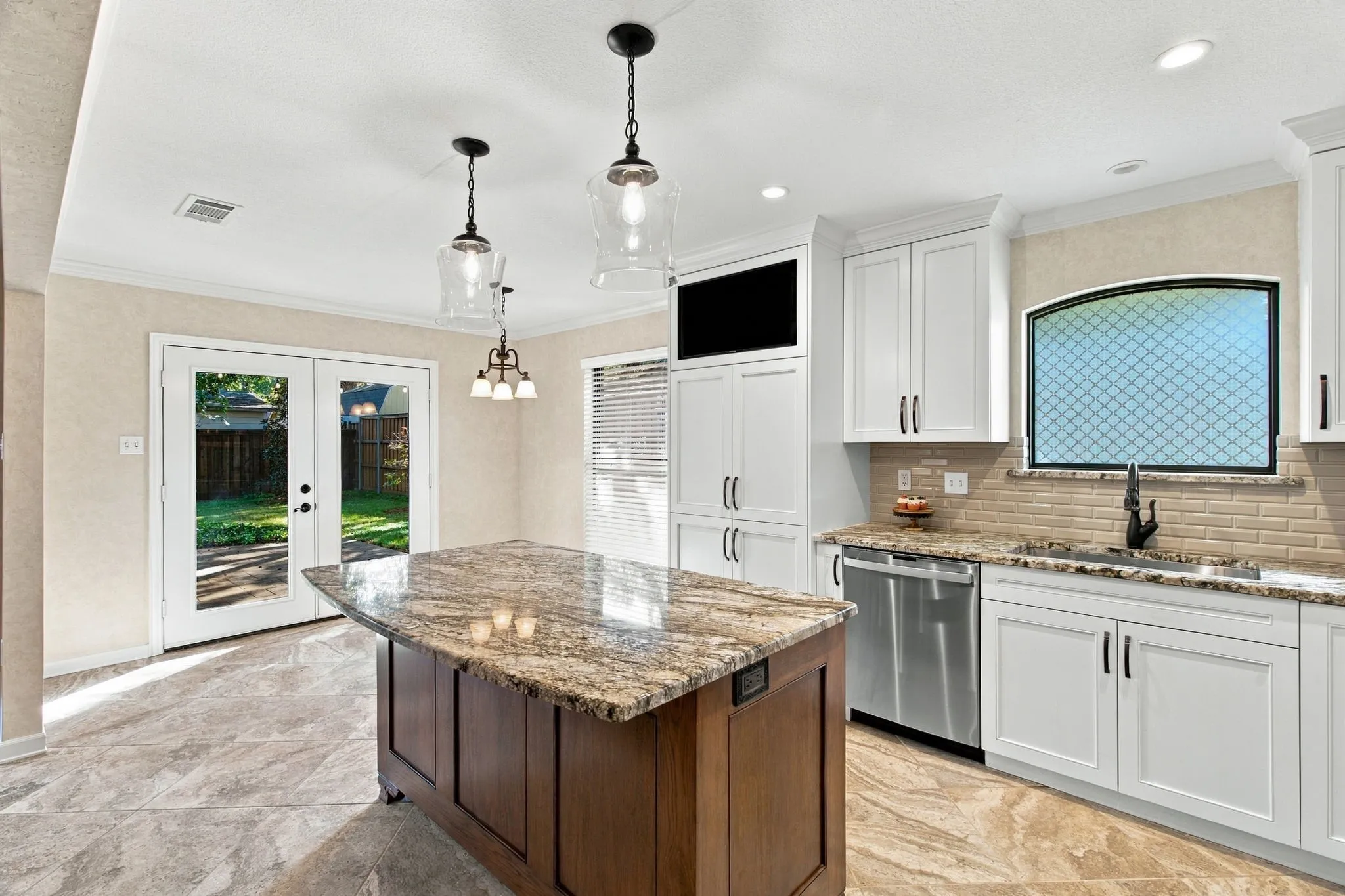Single Family Residence For Sale in Denton County , 4614 Spruce Street, Flower Mound, Texas 75028, 3 Bedroom, 2 Bathroom, 2 Garage spaces, 1,875 Sqft, built in 1984, mls#21416957, Real Estate Agent in Flower Mound, Homes For Sale in Denton county, Homes For Sale in Flower Mound, Realtor in Flower Mound Texas, Real Estate Brokerage Independent Realty Texas, Luminita Cordes Realtor