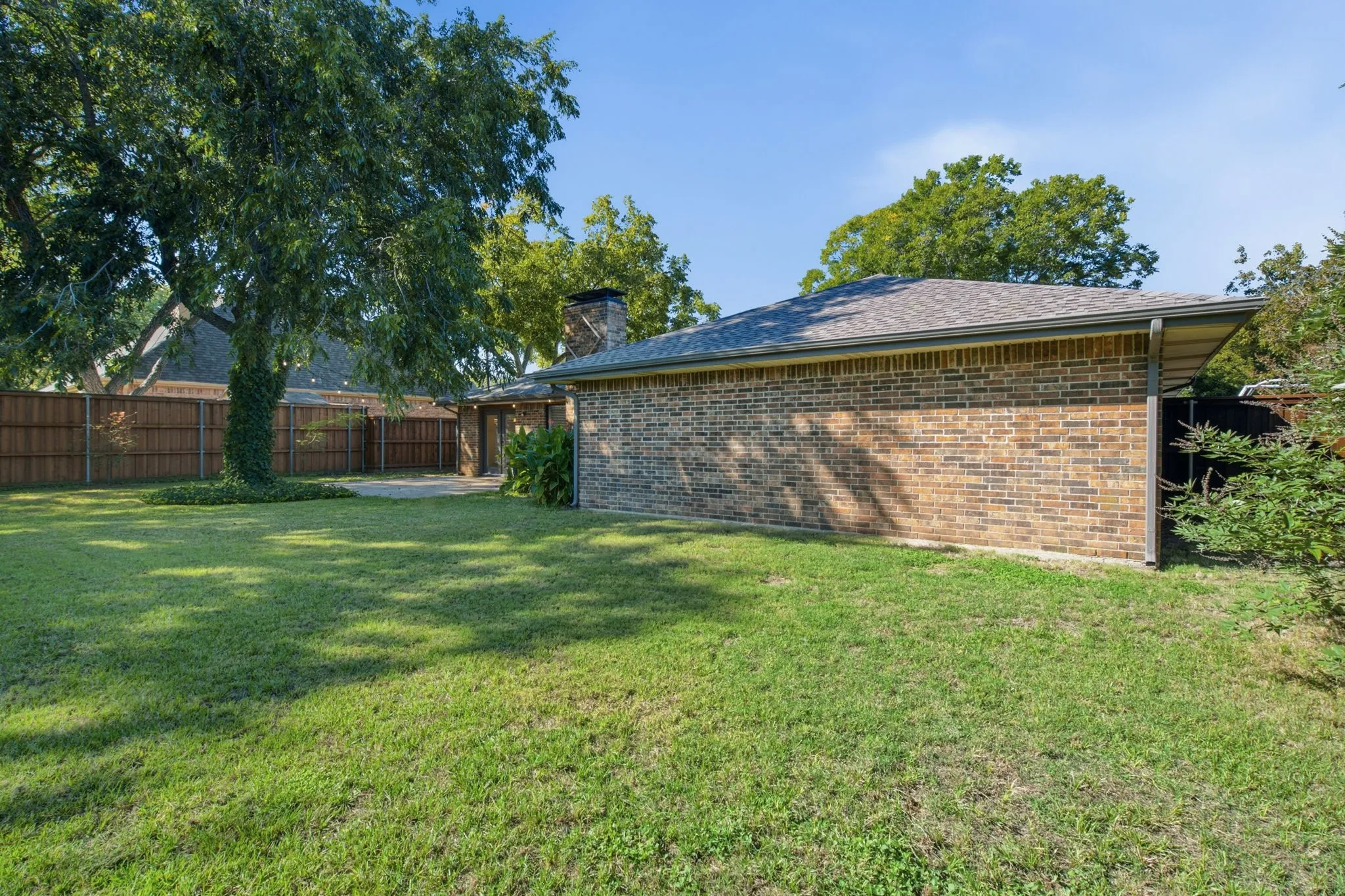 Single Family Residence For Sale in Denton County , 4614 Spruce Street, Flower Mound, Texas 75028, 3 Bedroom, 2 Bathroom, 2 Garage spaces, 1,875 Sqft, built in 1984, mls#21416957, Real Estate Agent in Flower Mound, Homes For Sale in Denton county, Homes For Sale in Flower Mound, Realtor in Flower Mound Texas, Real Estate Brokerage Independent Realty Texas, Luminita Cordes Realtor