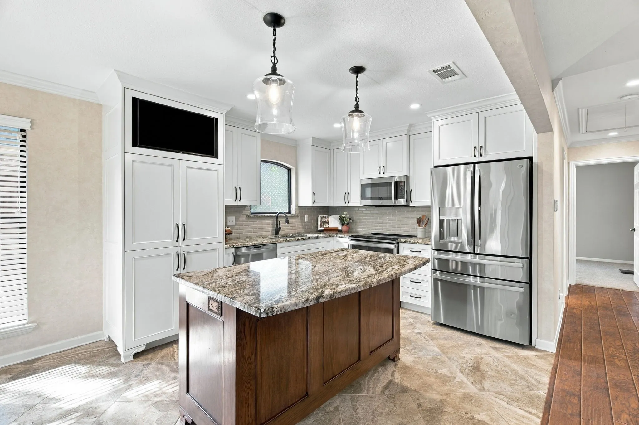 Single Family Residence For Sale in Denton County , 4614 Spruce Street, Flower Mound, Texas 75028, 3 Bedroom, 2 Bathroom, 2 Garage spaces, 1,875 Sqft, built in 1984, mls#21416957, Real Estate Agent in Flower Mound, Homes For Sale in Denton county, Homes For Sale in Flower Mound, Realtor in Flower Mound Texas, Real Estate Brokerage Independent Realty Texas, Luminita Cordes Realtor
