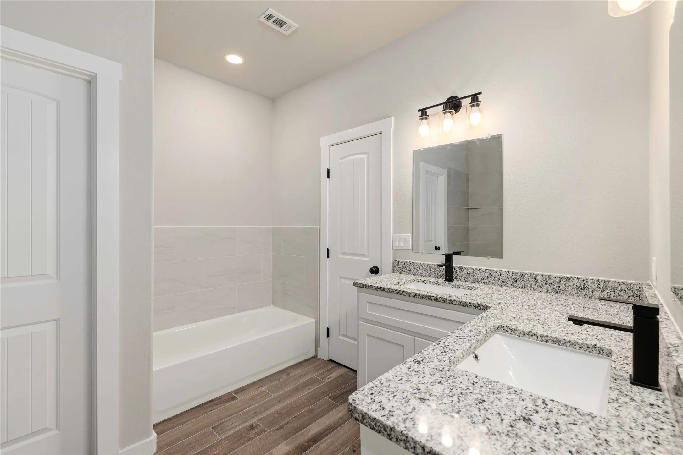 Single Family Residence For Sale in Brown County , 7605 Safe Harbor Drive, Brownwood, Texas 76801, 3 Bedroom, 2 Bathroom, 2 Garage spaces, 1,580 Sqft, built in 2023, mls#21399934, Real Estate Agent in Brownwood, Homes For Sale in Brown county, Homes For Sale in Brownwood, Realtor in Brownwood Texas, Real Estate Brokerage Independent Realty Texas, Luminita Cordes Realtor