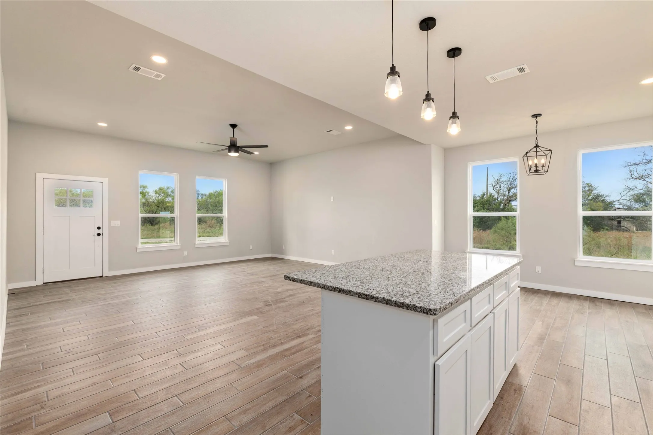 Single Family Residence For Sale in Brown County , 7605 Safe Harbor Drive, Brownwood, Texas 76801, 3 Bedroom, 2 Bathroom, 2 Garage spaces, 1,580 Sqft, built in 2023, mls#21399934, Real Estate Agent in Brownwood, Homes For Sale in Brown county, Homes For Sale in Brownwood, Realtor in Brownwood Texas, Real Estate Brokerage Independent Realty Texas, Luminita Cordes Realtor