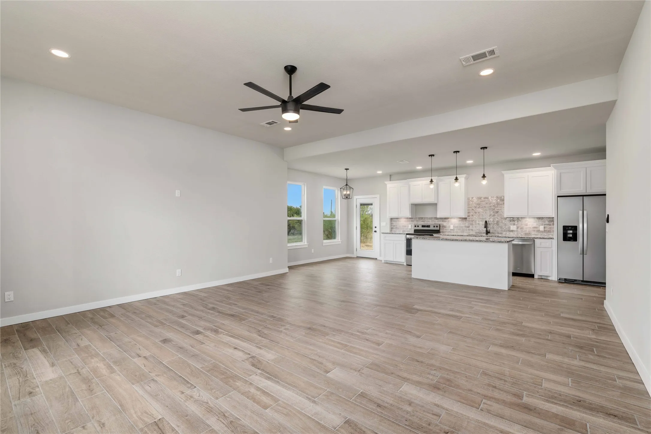Single Family Residence For Sale in Brown County , 7605 Safe Harbor Drive, Brownwood, Texas 76801, 3 Bedroom, 2 Bathroom, 2 Garage spaces, 1,580 Sqft, built in 2023, mls#21399934, Real Estate Agent in Brownwood, Homes For Sale in Brown county, Homes For Sale in Brownwood, Realtor in Brownwood Texas, Real Estate Brokerage Independent Realty Texas, Luminita Cordes Realtor