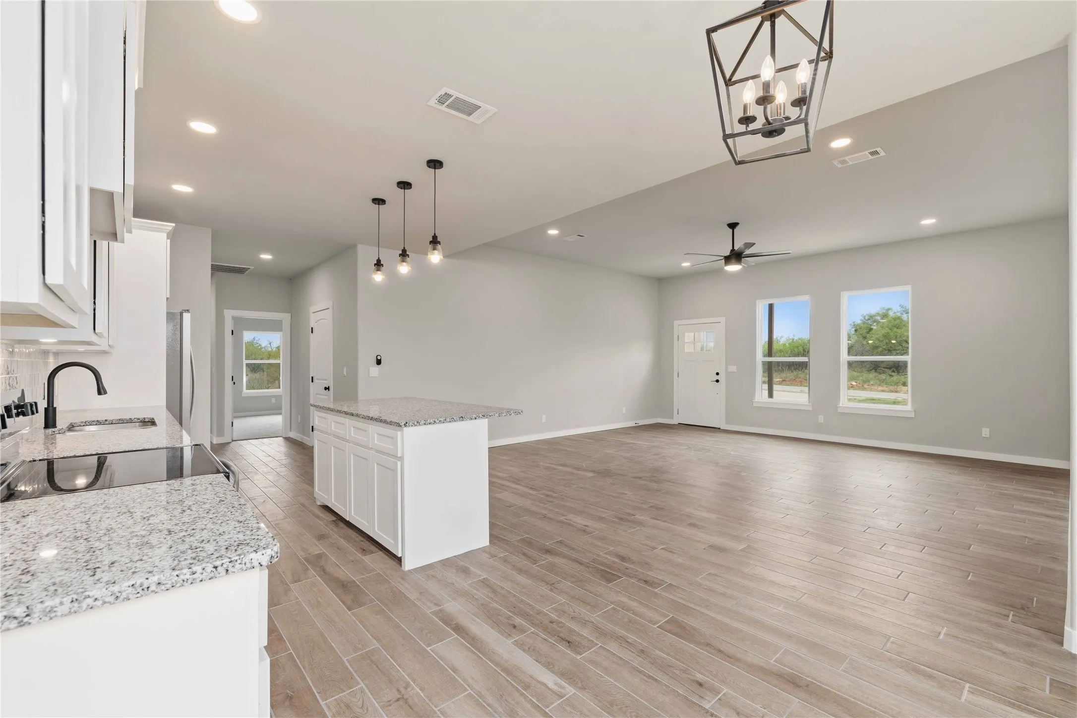 Single Family Residence For Sale in Brown County , 7605 Safe Harbor Drive, Brownwood, Texas 76801, 3 Bedroom, 2 Bathroom, 2 Garage spaces, 1,580 Sqft, built in 2023, mls#21399934, Real Estate Agent in Brownwood, Homes For Sale in Brown county, Homes For Sale in Brownwood, Realtor in Brownwood Texas, Real Estate Brokerage Independent Realty Texas, Luminita Cordes Realtor