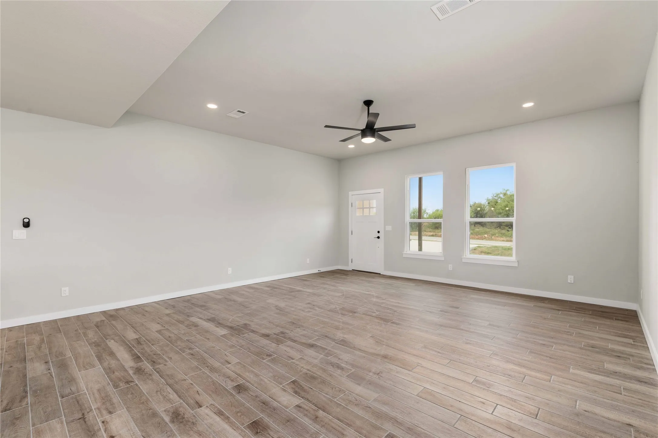 Single Family Residence For Sale in Brown County , 7605 Safe Harbor Drive, Brownwood, Texas 76801, 3 Bedroom, 2 Bathroom, 2 Garage spaces, 1,580 Sqft, built in 2023, mls#21399934, Real Estate Agent in Brownwood, Homes For Sale in Brown county, Homes For Sale in Brownwood, Realtor in Brownwood Texas, Real Estate Brokerage Independent Realty Texas, Luminita Cordes Realtor