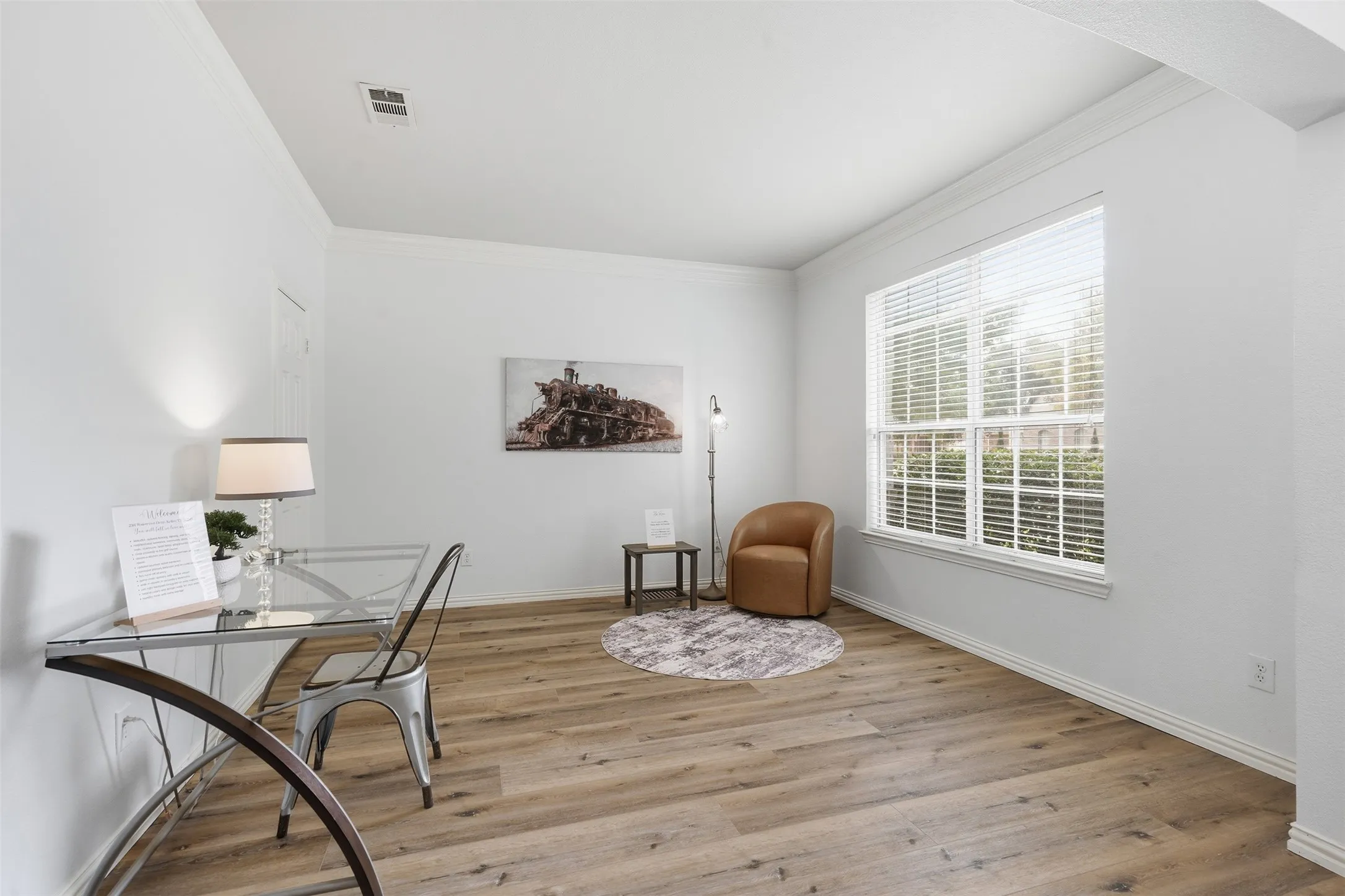 Flex room off the front entry. Use as a sitting area, office, play, etc or close it in for a second bedroom down with full bath nearby.
