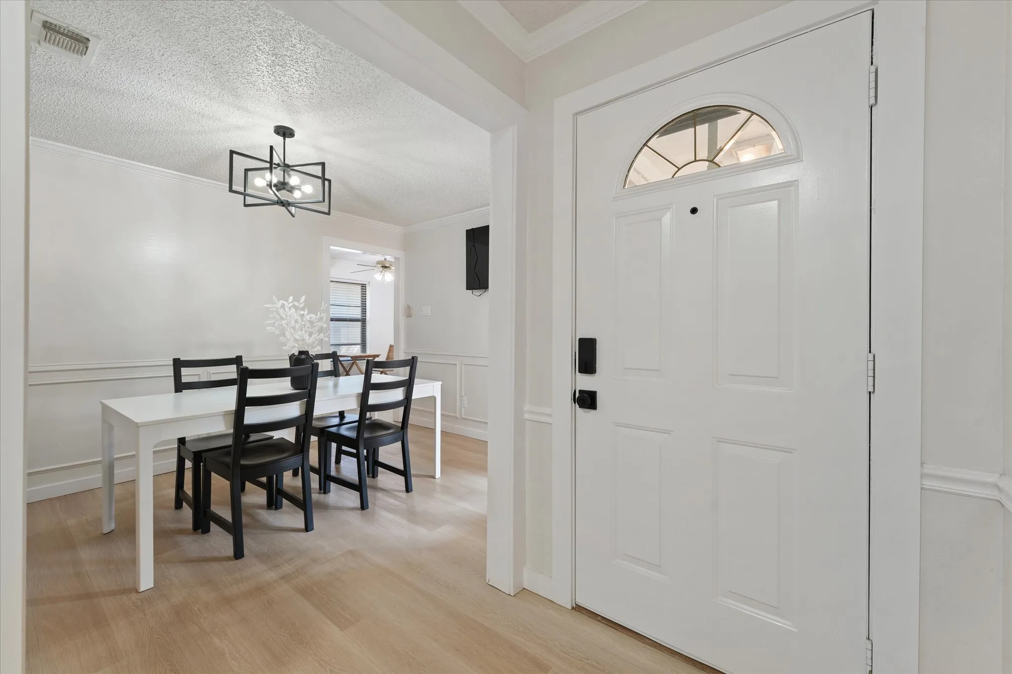 Single Family Residence For Rent in Tarrant County , 4609 Rockland Drive, Arlington, Texas 76016, 3 Bedroom, 2 Bathroom, 2 Garage spaces, 1,852 Sqft, built in 1979, mls#21419049, Real Estate Agent in Arlington, Homes For Rent in Tarrant county, Homes For Rent in Arlington, Realtor in Arlington Texas, Real Estate Brokerage Independent Realty Texas, Luminita Cordes Realtor