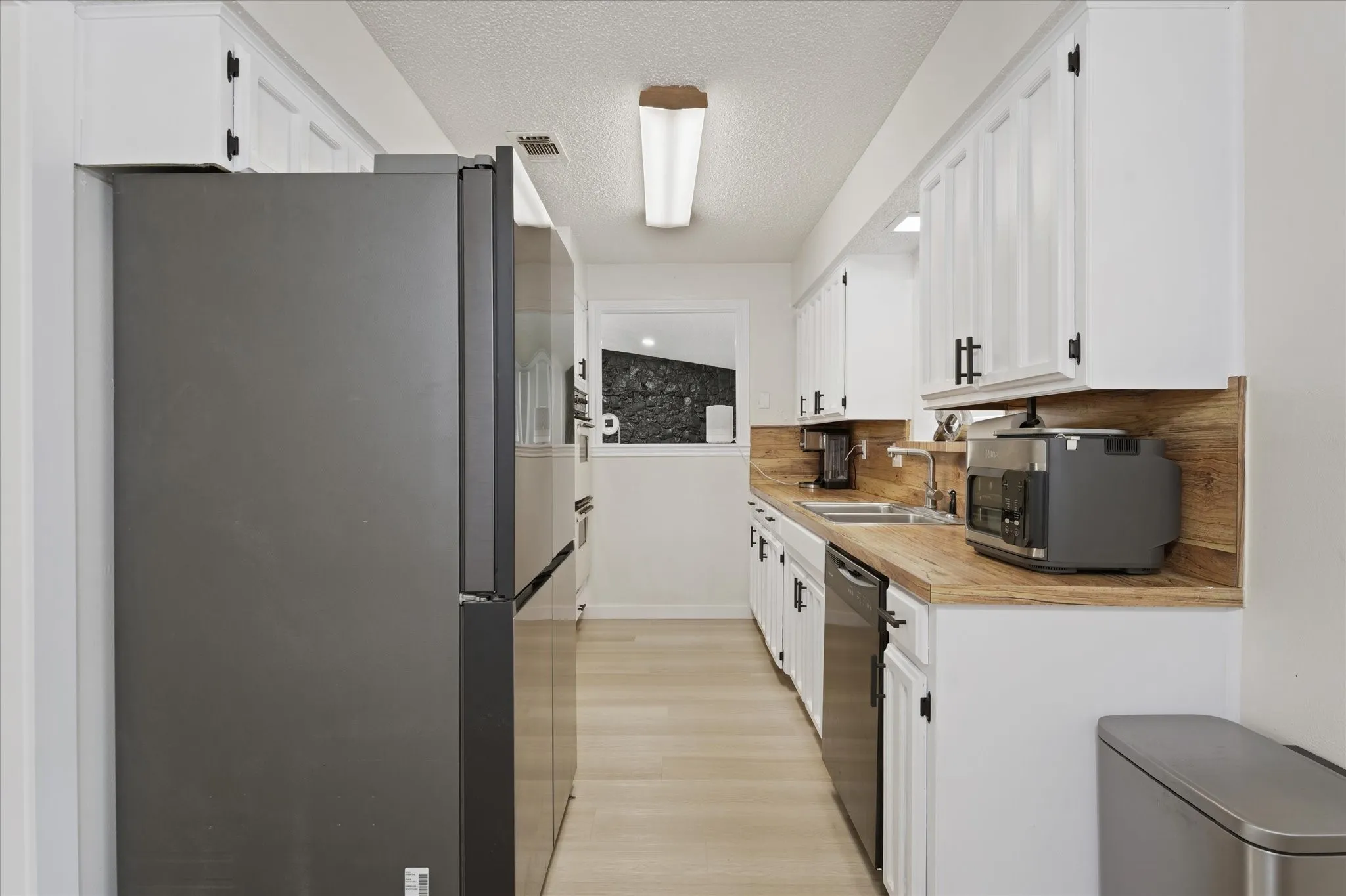 Single Family Residence For Rent in Tarrant County , 4609 Rockland Drive, Arlington, Texas 76016, 3 Bedroom, 2 Bathroom, 2 Garage spaces, 1,852 Sqft, built in 1979, mls#21419049, Real Estate Agent in Arlington, Homes For Rent in Tarrant county, Homes For Rent in Arlington, Realtor in Arlington Texas, Real Estate Brokerage Independent Realty Texas, Luminita Cordes Realtor
