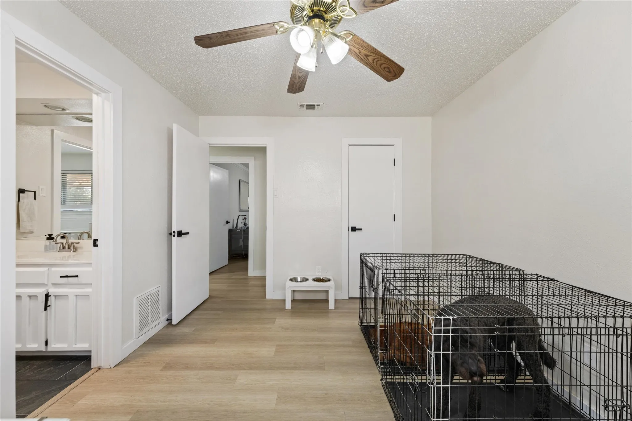 Single Family Residence For Rent in Tarrant County , 4609 Rockland Drive, Arlington, Texas 76016, 3 Bedroom, 2 Bathroom, 2 Garage spaces, 1,852 Sqft, built in 1979, mls#21419049, Real Estate Agent in Arlington, Homes For Rent in Tarrant county, Homes For Rent in Arlington, Realtor in Arlington Texas, Real Estate Brokerage Independent Realty Texas, Luminita Cordes Realtor
