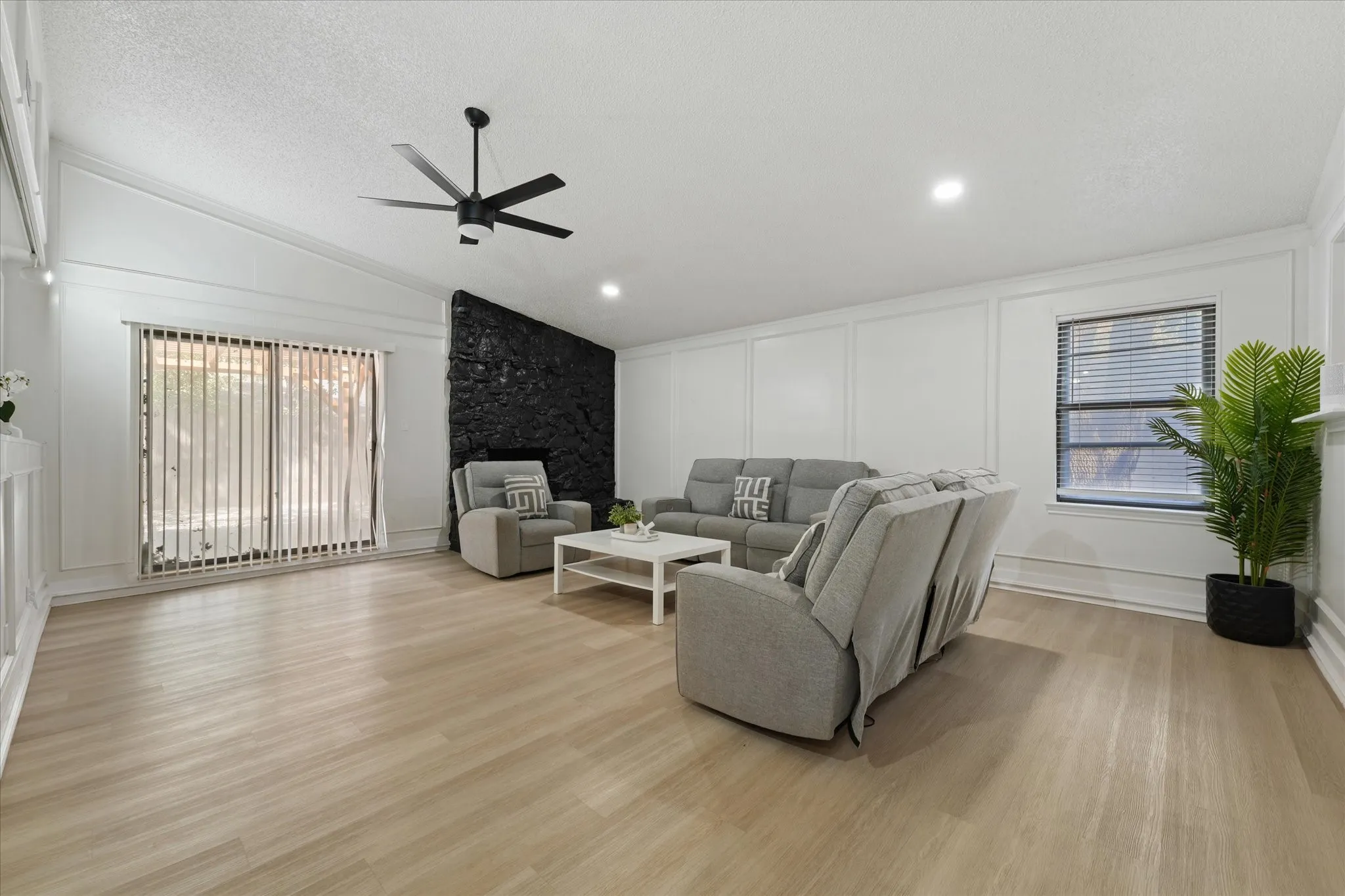 Single Family Residence For Rent in Tarrant County , 4609 Rockland Drive, Arlington, Texas 76016, 3 Bedroom, 2 Bathroom, 2 Garage spaces, 1,852 Sqft, built in 1979, mls#21419049, Real Estate Agent in Arlington, Homes For Rent in Tarrant county, Homes For Rent in Arlington, Realtor in Arlington Texas, Real Estate Brokerage Independent Realty Texas, Luminita Cordes Realtor