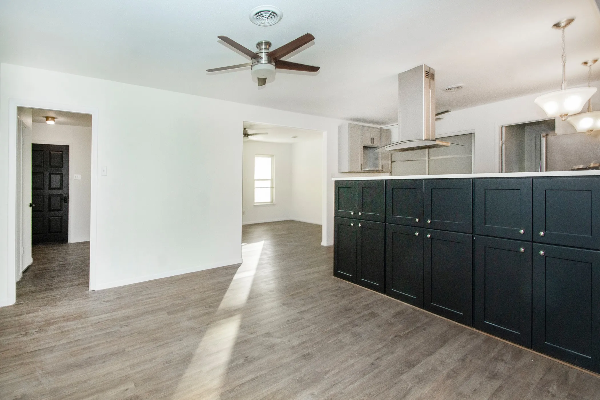 Single Family Residence For Sale in Dallas County , 2706 S 5Th Street, Garland, Texas 75041, 4 Bedroom, 2 Bathroom, 2 Garage spaces, 2,240 Sqft, built in 1957, mls#21415027, Real Estate Agent in Garland, Homes For Sale in Dallas county, Homes For Sale in Garland, Realtor in Garland Texas, Real Estate Brokerage Independent Realty Texas, Luminita Cordes Realtor