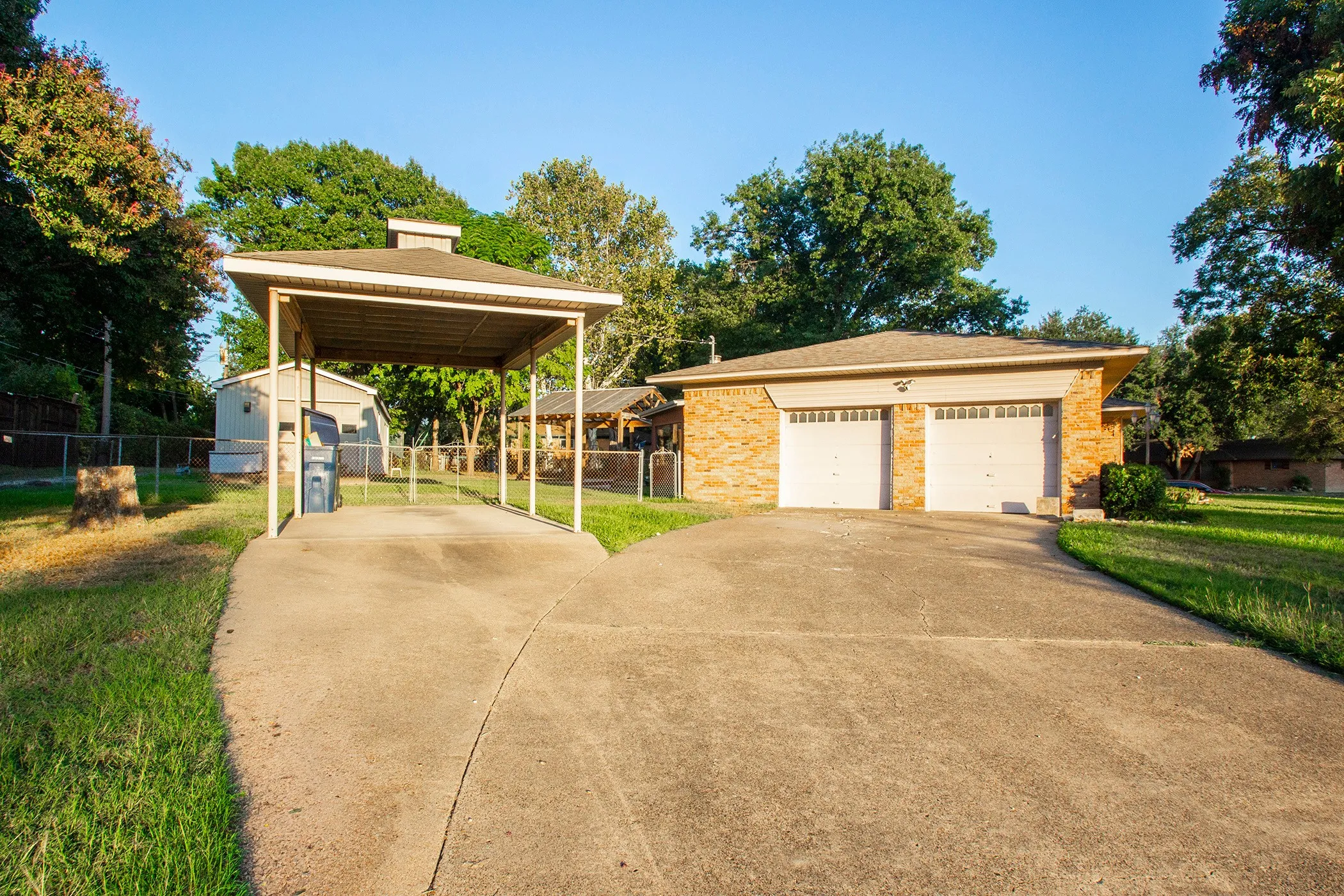 Single Family Residence For Sale in Dallas County , 2706 S 5Th Street, Garland, Texas 75041, 4 Bedroom, 2 Bathroom, 2 Garage spaces, 2,240 Sqft, built in 1957, mls#21415027, Real Estate Agent in Garland, Homes For Sale in Dallas county, Homes For Sale in Garland, Realtor in Garland Texas, Real Estate Brokerage Independent Realty Texas, Luminita Cordes Realtor