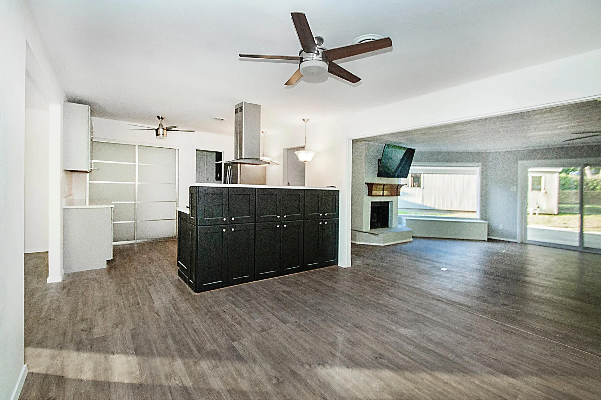 Single Family Residence For Sale in Dallas County , 2706 S 5Th Street, Garland, Texas 75041, 4 Bedroom, 2 Bathroom, 2 Garage spaces, 2,240 Sqft, built in 1957, mls#21415027, Real Estate Agent in Garland, Homes For Sale in Dallas county, Homes For Sale in Garland, Realtor in Garland Texas, Real Estate Brokerage Independent Realty Texas, Luminita Cordes Realtor