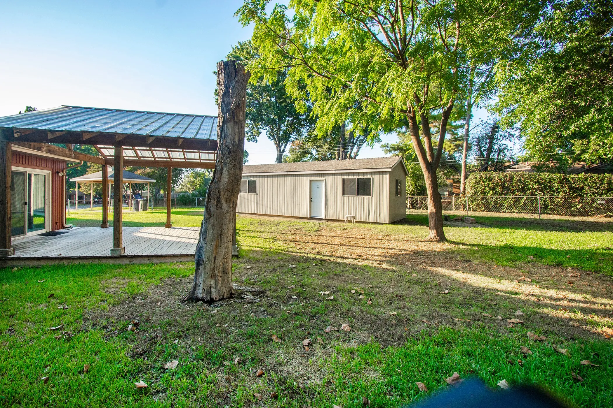 Single Family Residence For Sale in Dallas County , 2706 S 5Th Street, Garland, Texas 75041, 4 Bedroom, 2 Bathroom, 2 Garage spaces, 2,240 Sqft, built in 1957, mls#21415027, Real Estate Agent in Garland, Homes For Sale in Dallas county, Homes For Sale in Garland, Realtor in Garland Texas, Real Estate Brokerage Independent Realty Texas, Luminita Cordes Realtor