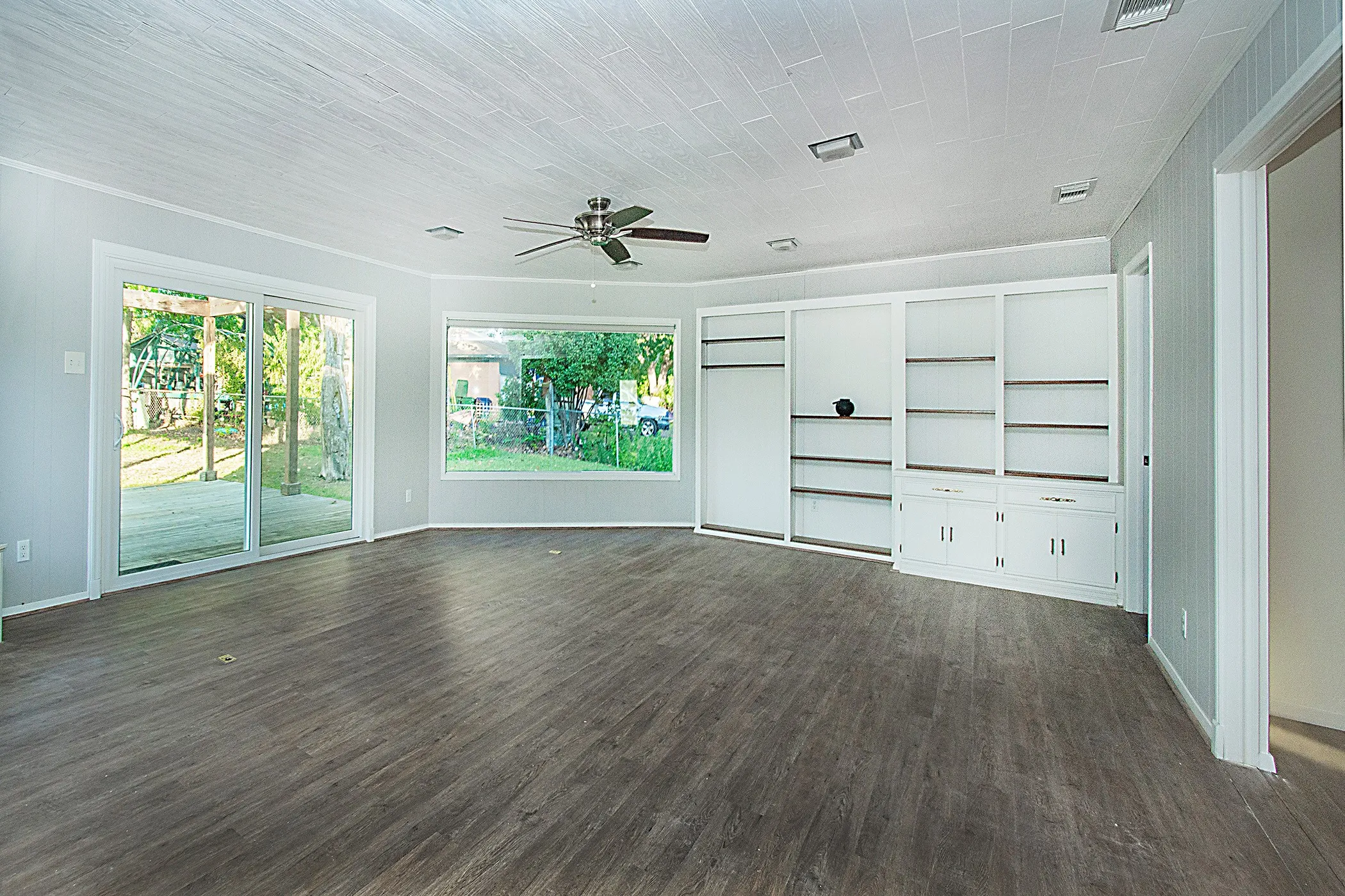 Single Family Residence For Sale in Dallas County , 2706 S 5Th Street, Garland, Texas 75041, 4 Bedroom, 2 Bathroom, 2 Garage spaces, 2,240 Sqft, built in 1957, mls#21415027, Real Estate Agent in Garland, Homes For Sale in Dallas county, Homes For Sale in Garland, Realtor in Garland Texas, Real Estate Brokerage Independent Realty Texas, Luminita Cordes Realtor