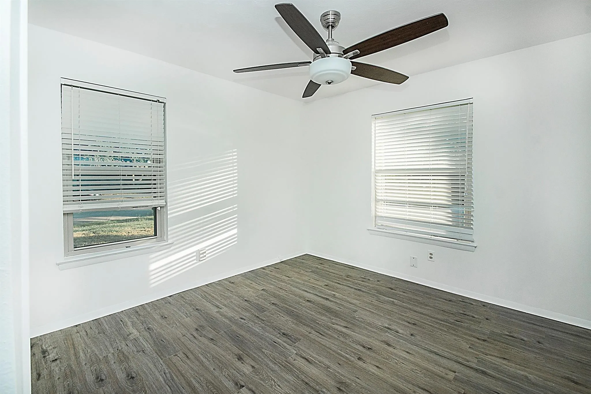Single Family Residence For Sale in Dallas County , 2706 S 5Th Street, Garland, Texas 75041, 4 Bedroom, 2 Bathroom, 2 Garage spaces, 2,240 Sqft, built in 1957, mls#21415027, Real Estate Agent in Garland, Homes For Sale in Dallas county, Homes For Sale in Garland, Realtor in Garland Texas, Real Estate Brokerage Independent Realty Texas, Luminita Cordes Realtor