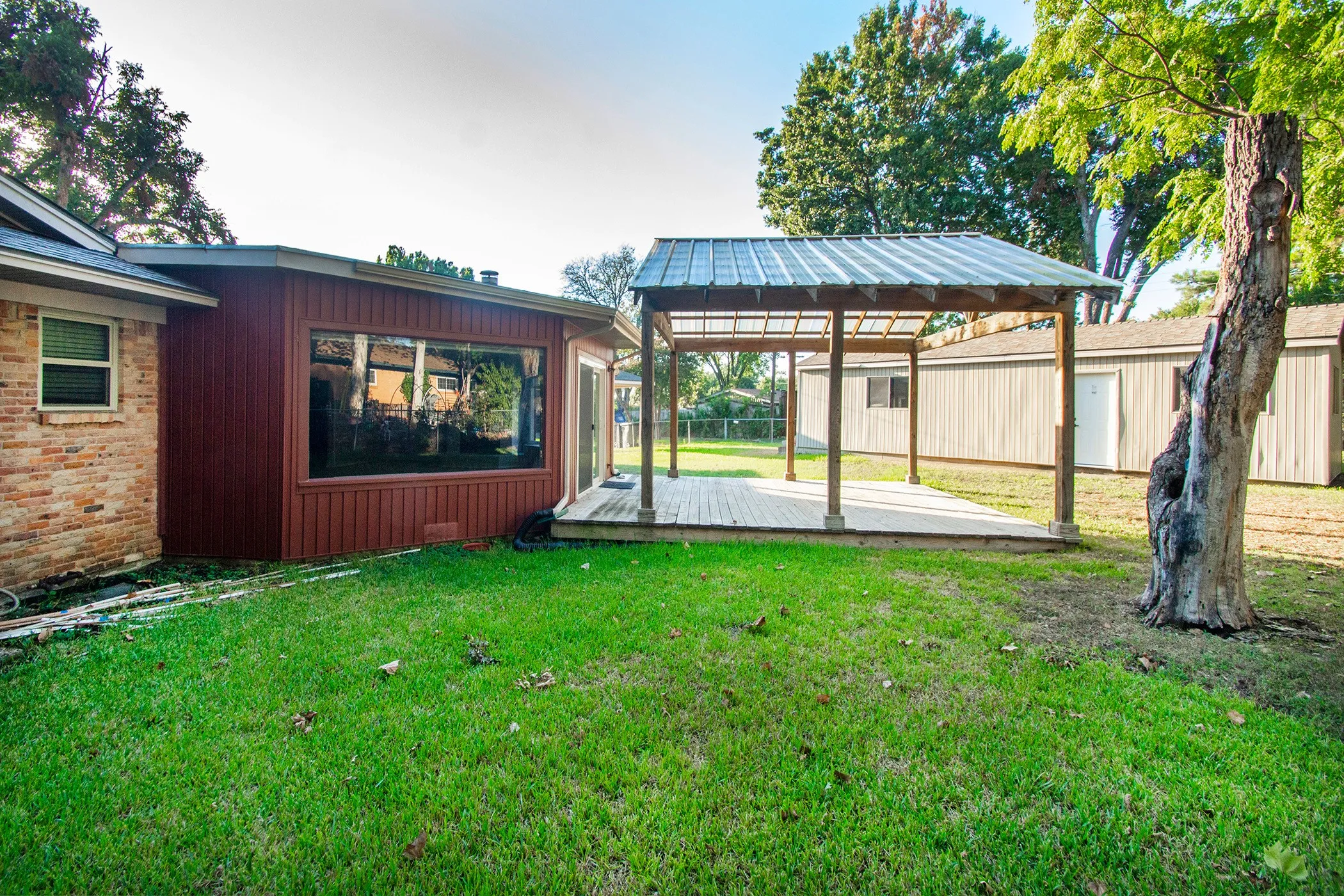 Single Family Residence For Sale in Dallas County , 2706 S 5Th Street, Garland, Texas 75041, 4 Bedroom, 2 Bathroom, 2 Garage spaces, 2,240 Sqft, built in 1957, mls#21415027, Real Estate Agent in Garland, Homes For Sale in Dallas county, Homes For Sale in Garland, Realtor in Garland Texas, Real Estate Brokerage Independent Realty Texas, Luminita Cordes Realtor