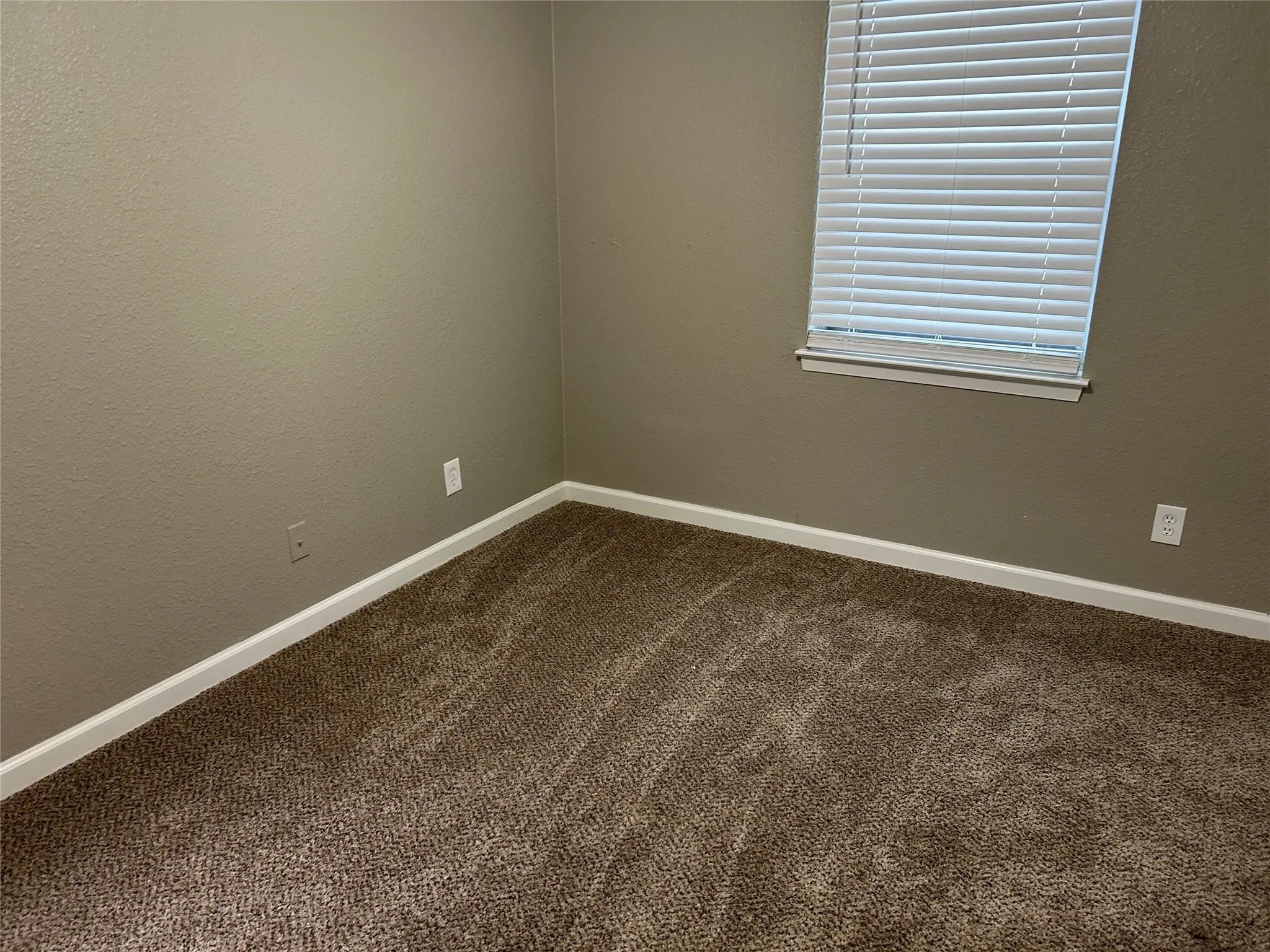 Single Family Residence For Rent in Dallas County , 220 N Bernice Drive, Garland, Texas 75042, 4 Bedroom, 2 Bathroom, Garage spaces, 1,950 Sqft, built in 1963, mls#21419074, Real Estate Agent in Garland, Homes For Rent in Dallas county, Homes For Rent in Garland, Realtor in Garland Texas, Real Estate Brokerage Independent Realty Texas, Luminita Cordes Realtor