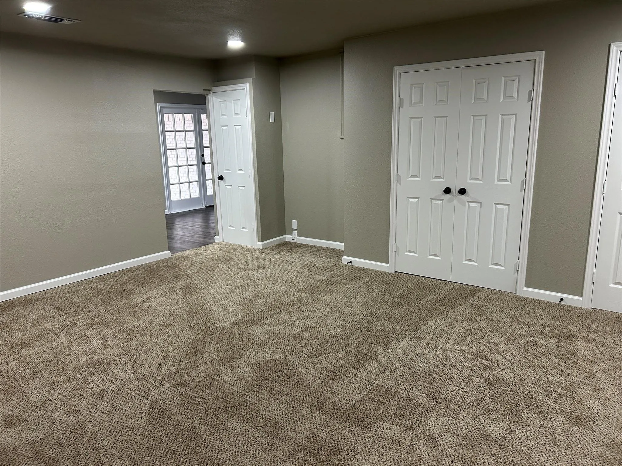 Single Family Residence For Rent in Dallas County , 220 N Bernice Drive, Garland, Texas 75042, 4 Bedroom, 2 Bathroom, Garage spaces, 1,950 Sqft, built in 1963, mls#21419074, Real Estate Agent in Garland, Homes For Rent in Dallas county, Homes For Rent in Garland, Realtor in Garland Texas, Real Estate Brokerage Independent Realty Texas, Luminita Cordes Realtor