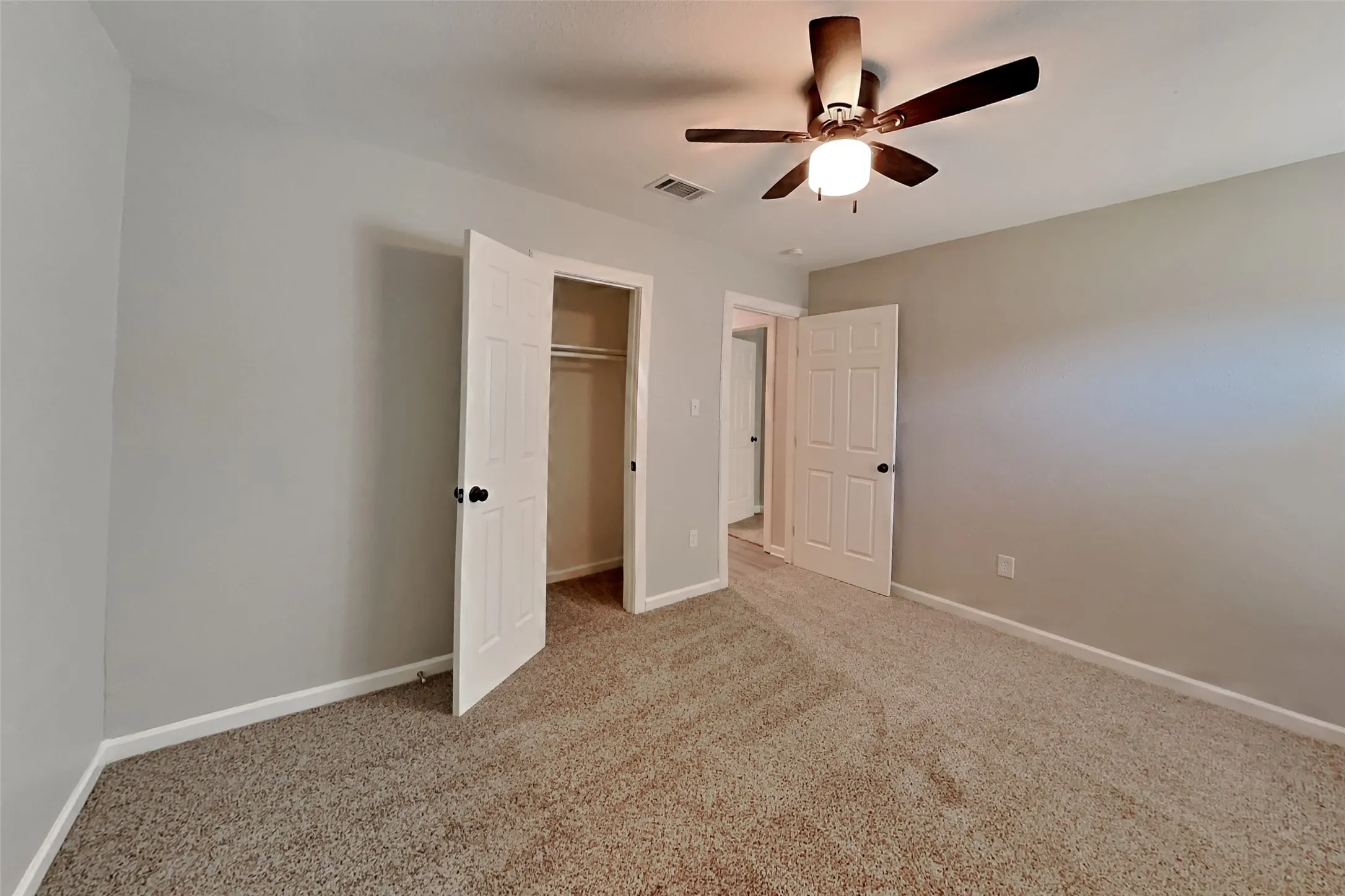 Single Family Residence For Rent in Tarrant County , 4301 Middlebrook Drive, Arlington, Texas 76016, 3 Bedroom, 2 Bathroom, 2 Garage spaces, 1,394 Sqft, built in 1982, mls#21419073, Real Estate Agent in Arlington, Homes For Rent in Tarrant county, Homes For Rent in Arlington, Realtor in Arlington Texas, Real Estate Brokerage Independent Realty Texas, Luminita Cordes Realtor
