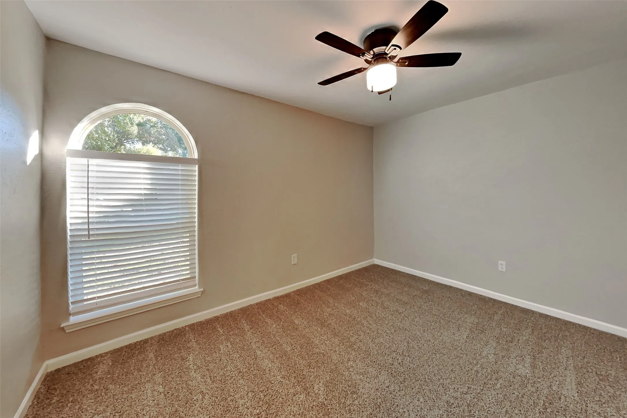 Single Family Residence For Rent in Tarrant County , 4301 Middlebrook Drive, Arlington, Texas 76016, 3 Bedroom, 2 Bathroom, 2 Garage spaces, 1,394 Sqft, built in 1982, mls#21419073, Real Estate Agent in Arlington, Homes For Rent in Tarrant county, Homes For Rent in Arlington, Realtor in Arlington Texas, Real Estate Brokerage Independent Realty Texas, Luminita Cordes Realtor