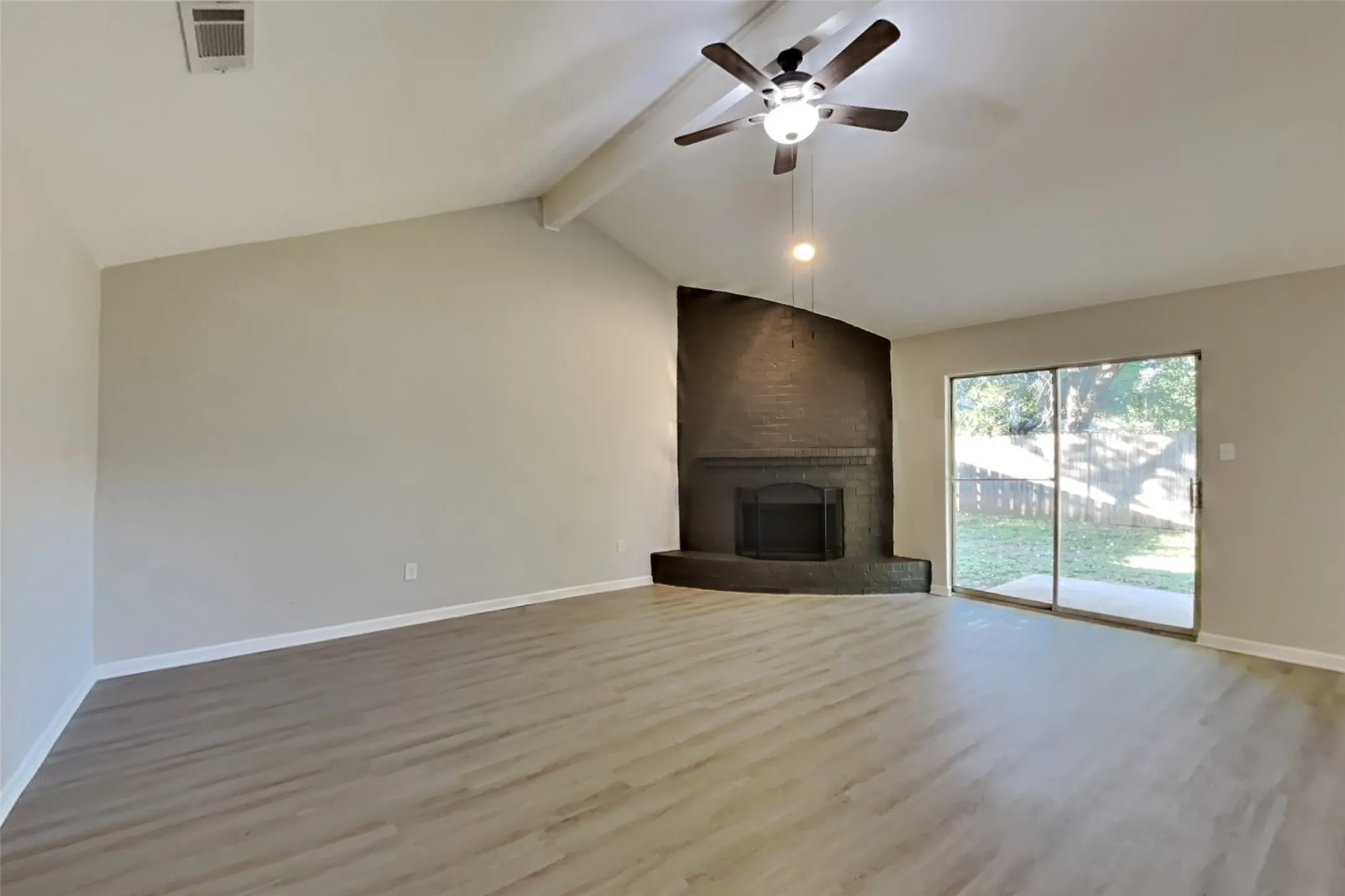 Single Family Residence For Rent in Tarrant County , 4301 Middlebrook Drive, Arlington, Texas 76016, 3 Bedroom, 2 Bathroom, 2 Garage spaces, 1,394 Sqft, built in 1982, mls#21419073, Real Estate Agent in Arlington, Homes For Rent in Tarrant county, Homes For Rent in Arlington, Realtor in Arlington Texas, Real Estate Brokerage Independent Realty Texas, Luminita Cordes Realtor