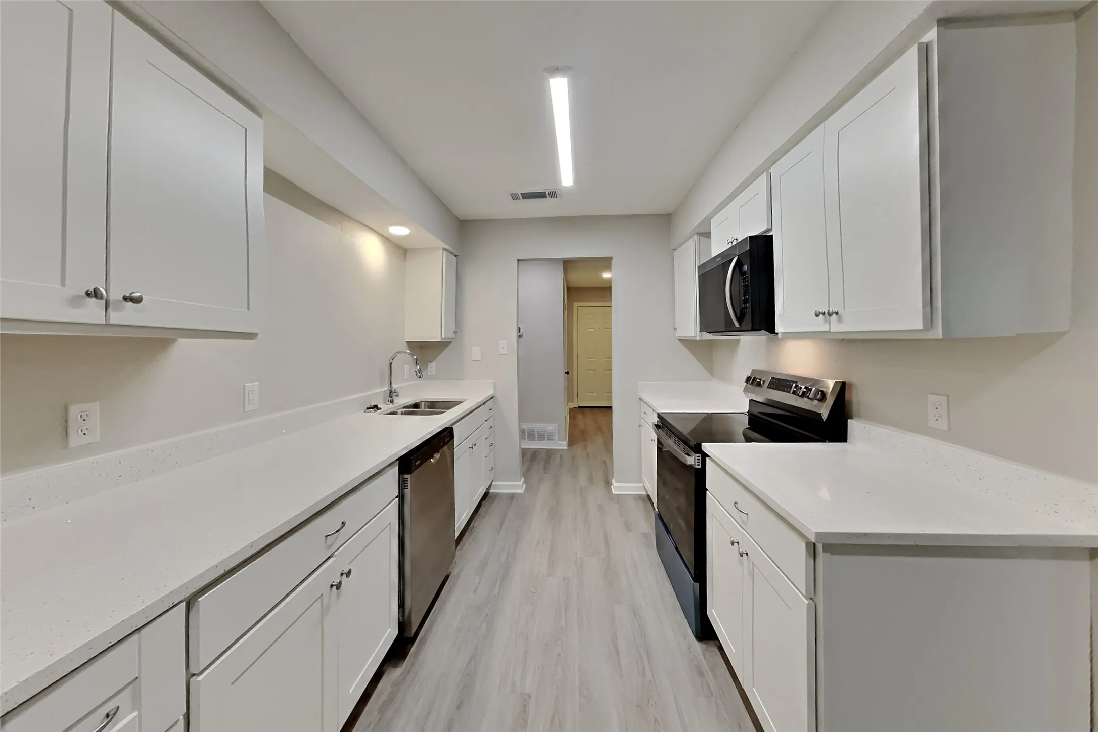 Single Family Residence For Rent in Tarrant County , 4301 Middlebrook Drive, Arlington, Texas 76016, 3 Bedroom, 2 Bathroom, 2 Garage spaces, 1,394 Sqft, built in 1982, mls#21419073, Real Estate Agent in Arlington, Homes For Rent in Tarrant county, Homes For Rent in Arlington, Realtor in Arlington Texas, Real Estate Brokerage Independent Realty Texas, Luminita Cordes Realtor