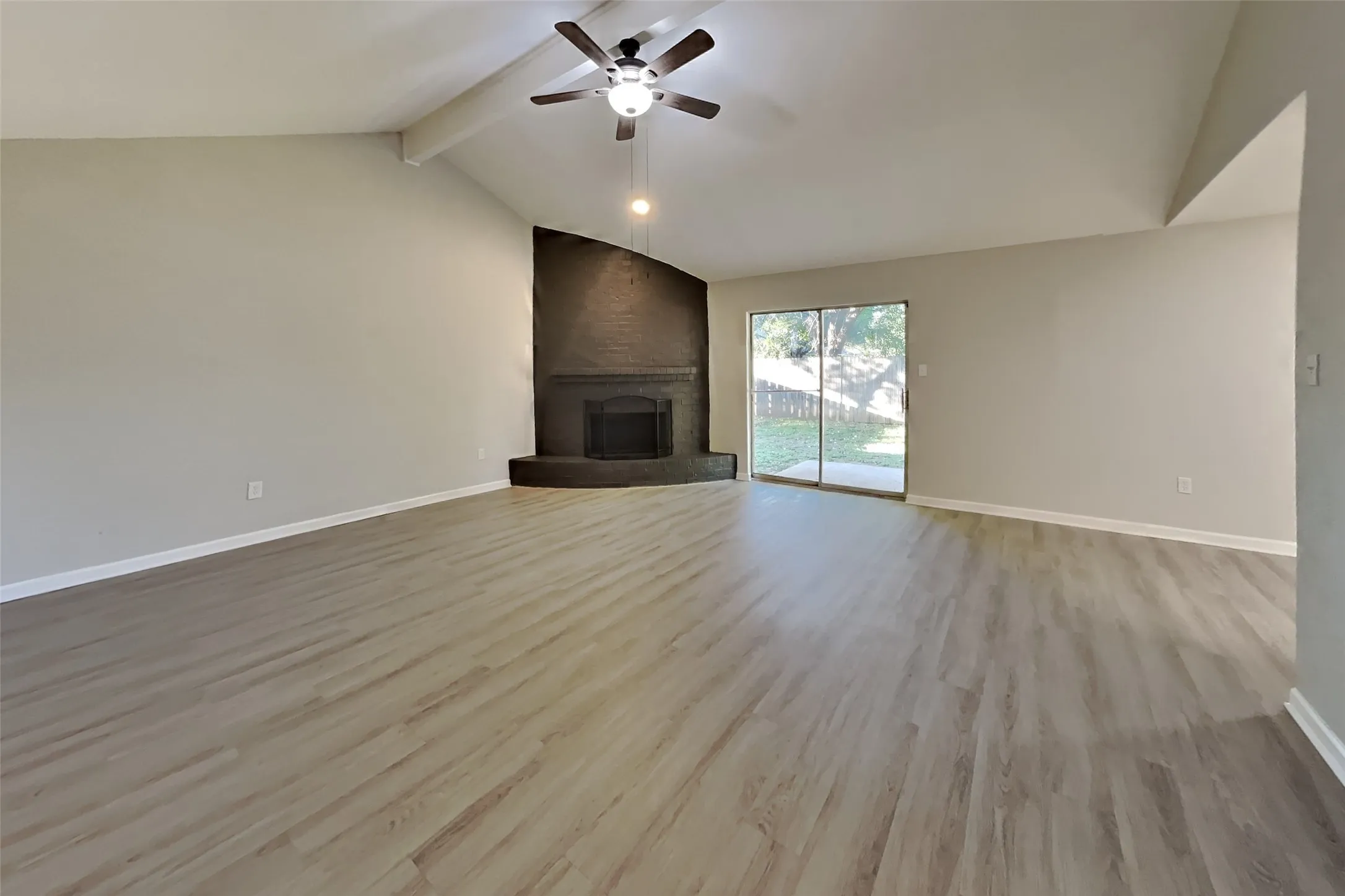 Single Family Residence For Rent in Tarrant County , 4301 Middlebrook Drive, Arlington, Texas 76016, 3 Bedroom, 2 Bathroom, 2 Garage spaces, 1,394 Sqft, built in 1982, mls#21419073, Real Estate Agent in Arlington, Homes For Rent in Tarrant county, Homes For Rent in Arlington, Realtor in Arlington Texas, Real Estate Brokerage Independent Realty Texas, Luminita Cordes Realtor
