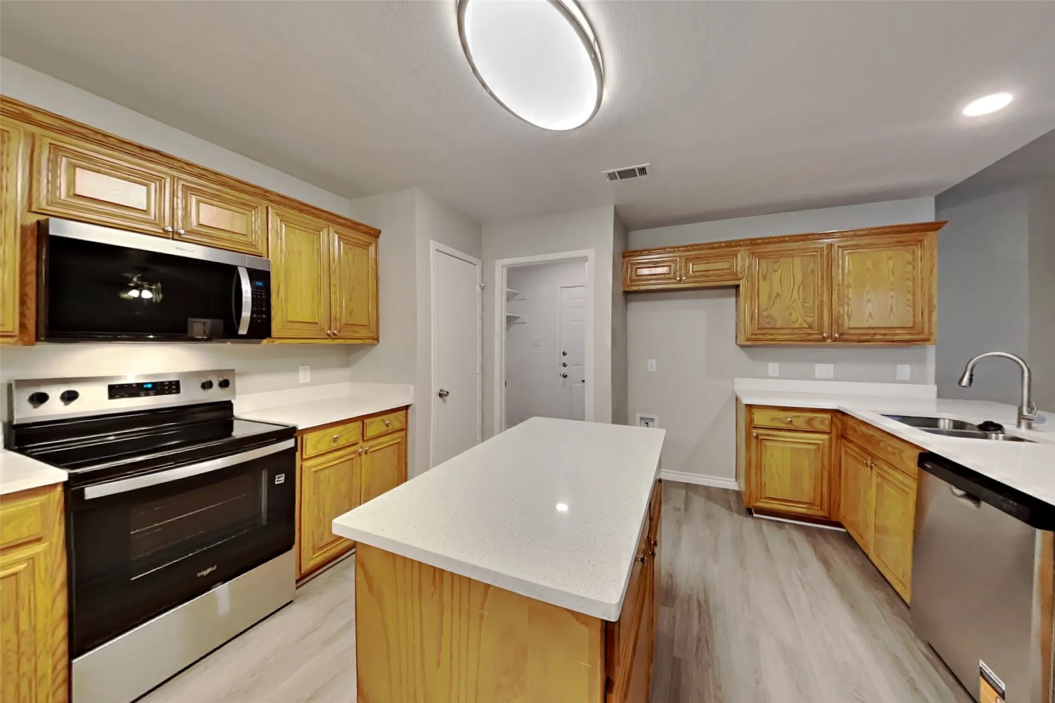 Single Family Residence For Rent in Tarrant County , 7010 Spoonbill Court, Arlington, Texas 76002, 3 Bedroom, 2 Bathroom, 2 Garage spaces, 2,030 Sqft, built in 2001, mls#21419081, Real Estate Agent in Arlington, Homes For Rent in Tarrant county, Homes For Rent in Arlington, Realtor in Arlington Texas, Real Estate Brokerage Independent Realty Texas, Luminita Cordes Realtor