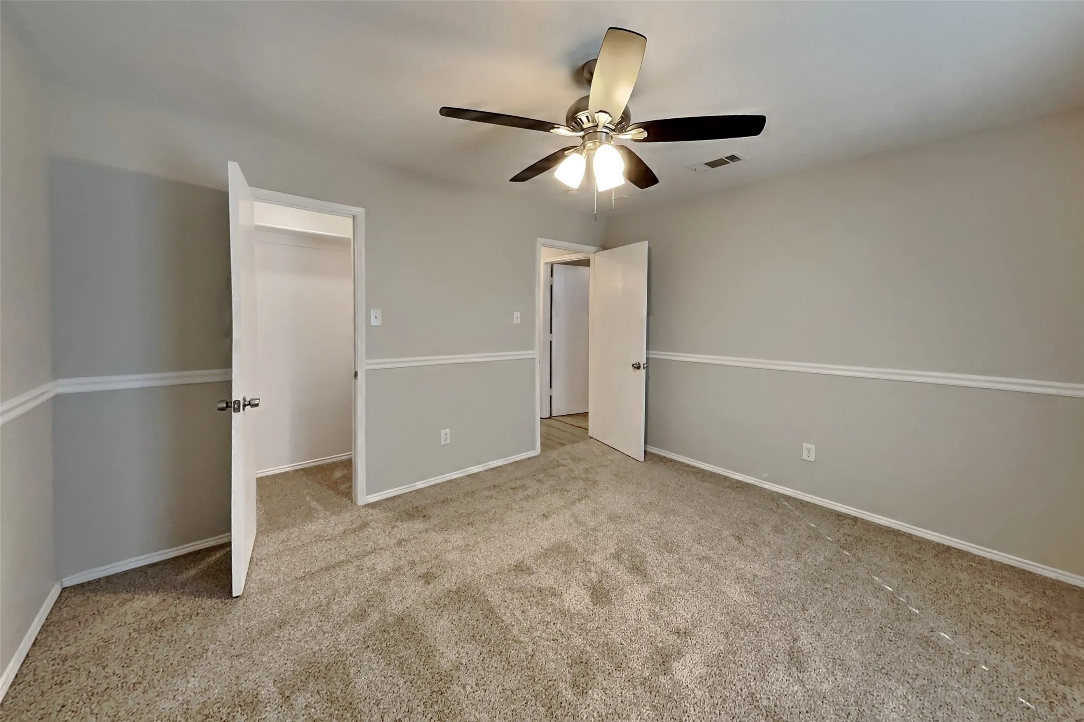 Single Family Residence For Rent in Tarrant County , 7010 Spoonbill Court, Arlington, Texas 76002, 3 Bedroom, 2 Bathroom, 2 Garage spaces, 2,030 Sqft, built in 2001, mls#21419081, Real Estate Agent in Arlington, Homes For Rent in Tarrant county, Homes For Rent in Arlington, Realtor in Arlington Texas, Real Estate Brokerage Independent Realty Texas, Luminita Cordes Realtor