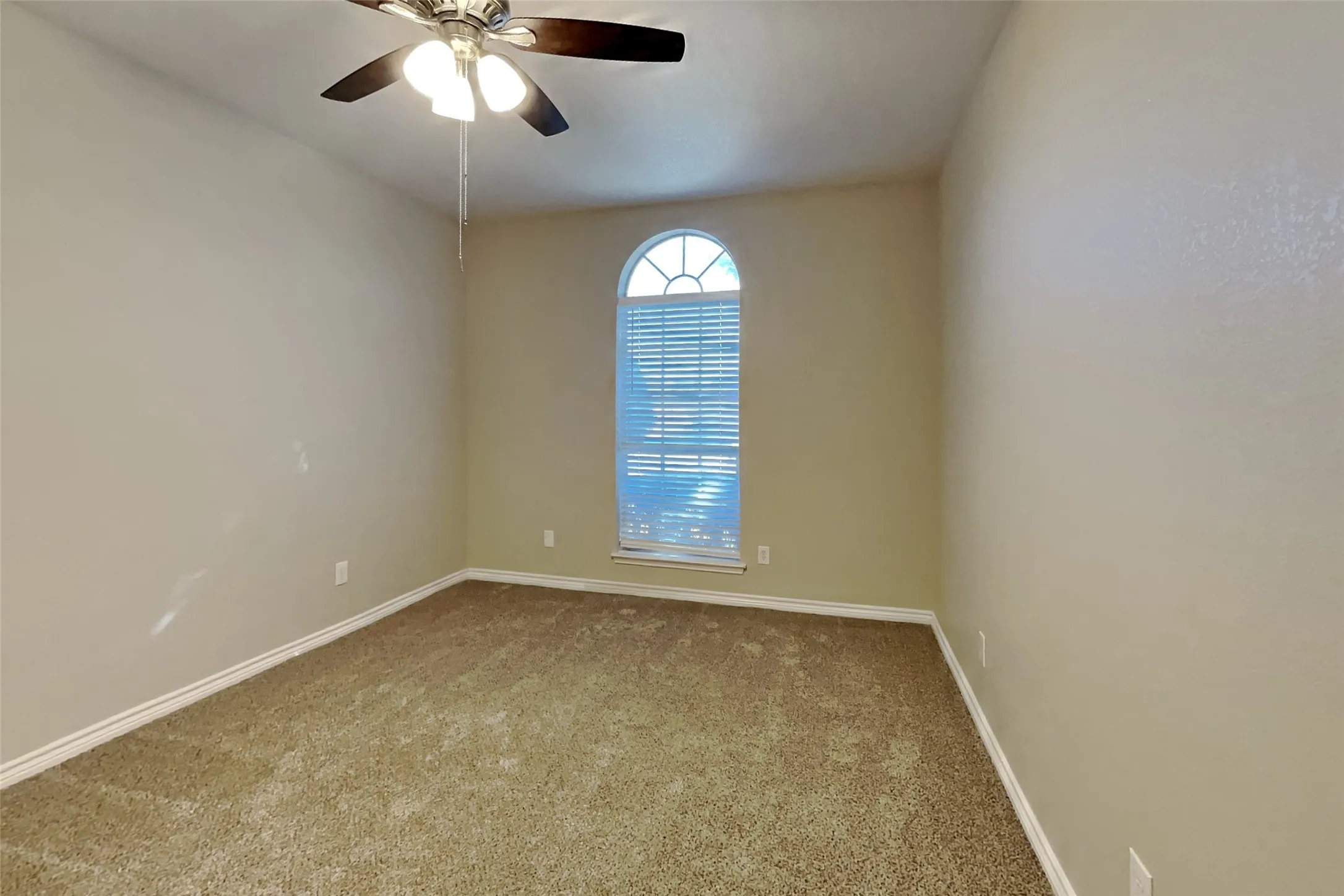 Single Family Residence For Rent in Tarrant County , 7010 Spoonbill Court, Arlington, Texas 76002, 3 Bedroom, 2 Bathroom, 2 Garage spaces, 2,030 Sqft, built in 2001, mls#21419081, Real Estate Agent in Arlington, Homes For Rent in Tarrant county, Homes For Rent in Arlington, Realtor in Arlington Texas, Real Estate Brokerage Independent Realty Texas, Luminita Cordes Realtor