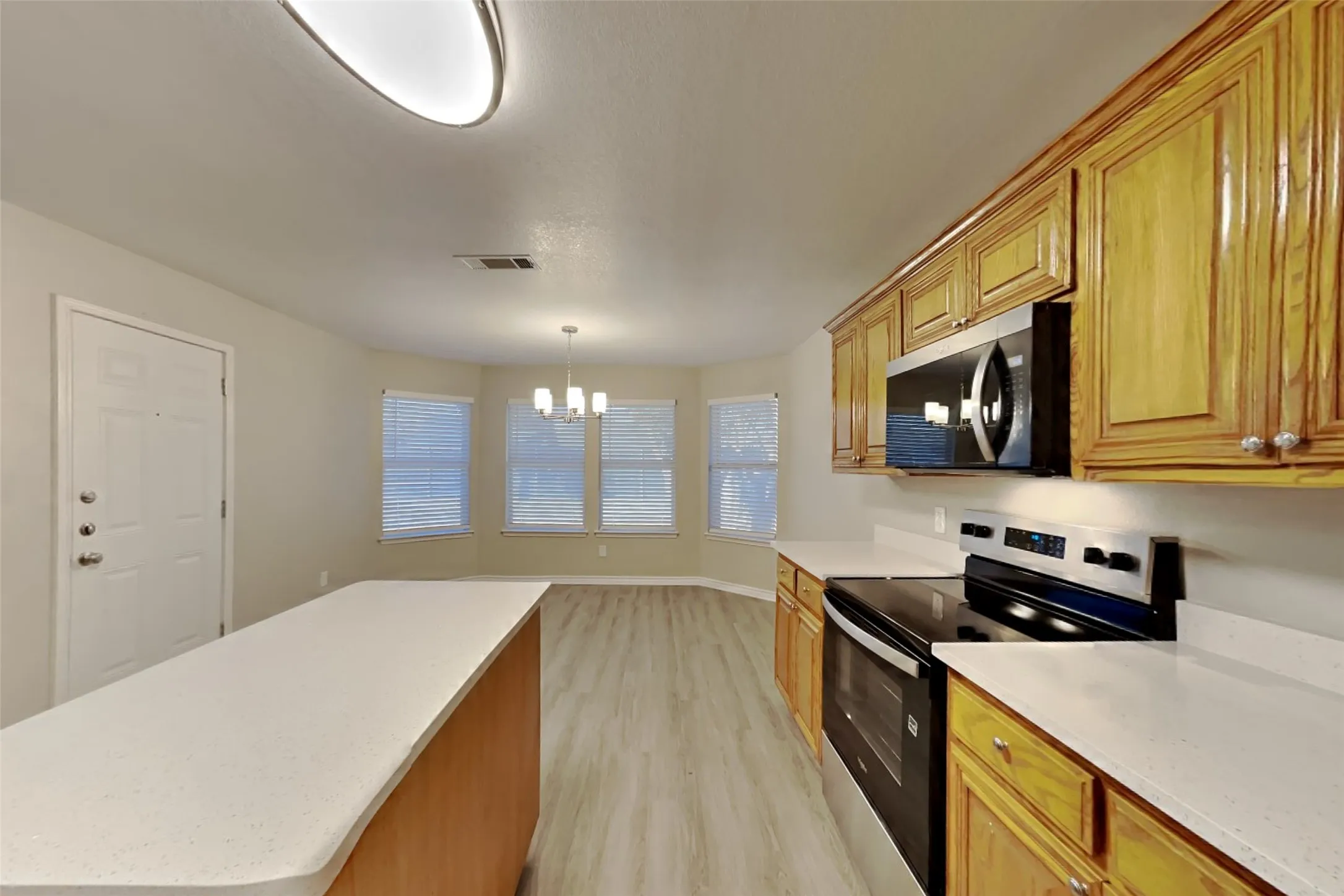 Single Family Residence For Rent in Tarrant County , 7010 Spoonbill Court, Arlington, Texas 76002, 3 Bedroom, 2 Bathroom, 2 Garage spaces, 2,030 Sqft, built in 2001, mls#21419081, Real Estate Agent in Arlington, Homes For Rent in Tarrant county, Homes For Rent in Arlington, Realtor in Arlington Texas, Real Estate Brokerage Independent Realty Texas, Luminita Cordes Realtor