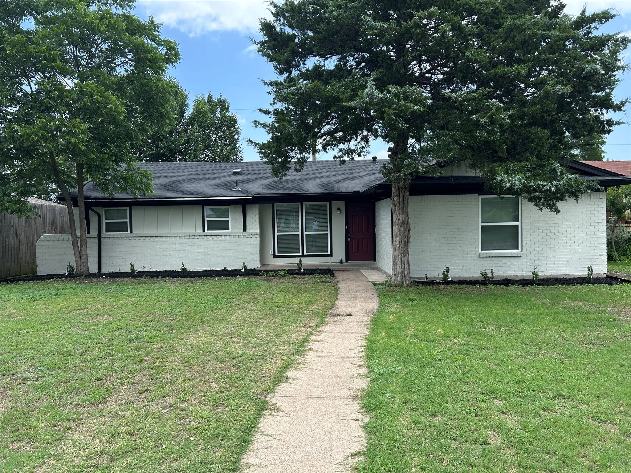 Single Family Residence For Rent in Dallas County , 3837 Burning Tree Lane, Garland, Texas 75042, 3 Bedroom, 2 Bathroom, 1 Garage spaces, 1,372 Sqft, built in 1968, mls#21419083, Real Estate Agent in Garland, Homes For Rent in Dallas county, Homes For Rent in Garland, Realtor in Garland Texas, Real Estate Brokerage Independent Realty Texas, Luminita Cordes Realtor
