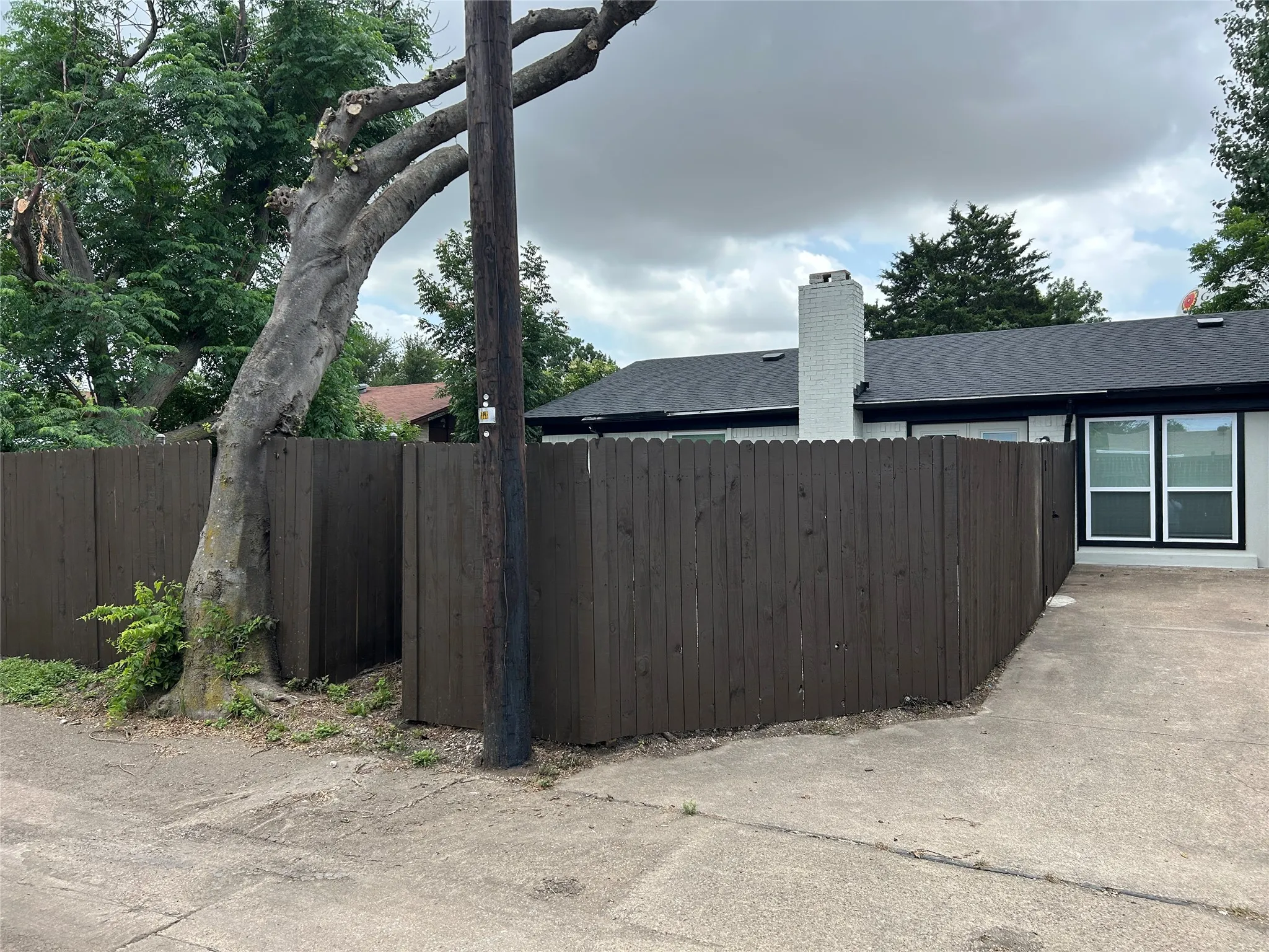 Single Family Residence For Rent in Dallas County , 3837 Burning Tree Lane, Garland, Texas 75042, 3 Bedroom, 2 Bathroom, 1 Garage spaces, 1,372 Sqft, built in 1968, mls#21419083, Real Estate Agent in Garland, Homes For Rent in Dallas county, Homes For Rent in Garland, Realtor in Garland Texas, Real Estate Brokerage Independent Realty Texas, Luminita Cordes Realtor