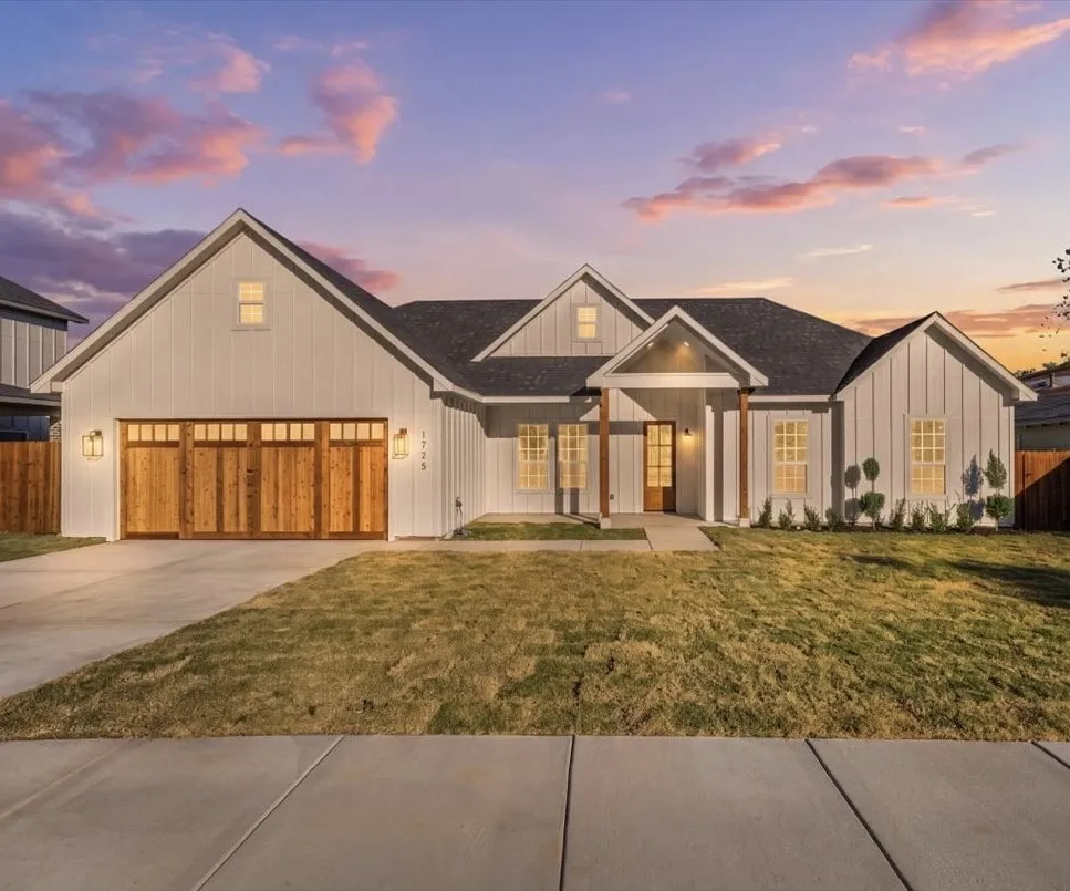 Single Family Residence For Sale in Tarrant County , 1725 Langston Street, Fort Worth, Texas 76105, 4 Bedroom, 2 Bathroom, 2 Garage spaces, 1,909 Sqft, built in 2026, mls#21419084, Real Estate Agent in Fort Worth, Homes For Sale in Tarrant county, Homes For Sale in Fort Worth, Realtor in Fort Worth Texas, Real Estate Brokerage Independent Realty Texas, Luminita Cordes Realtor