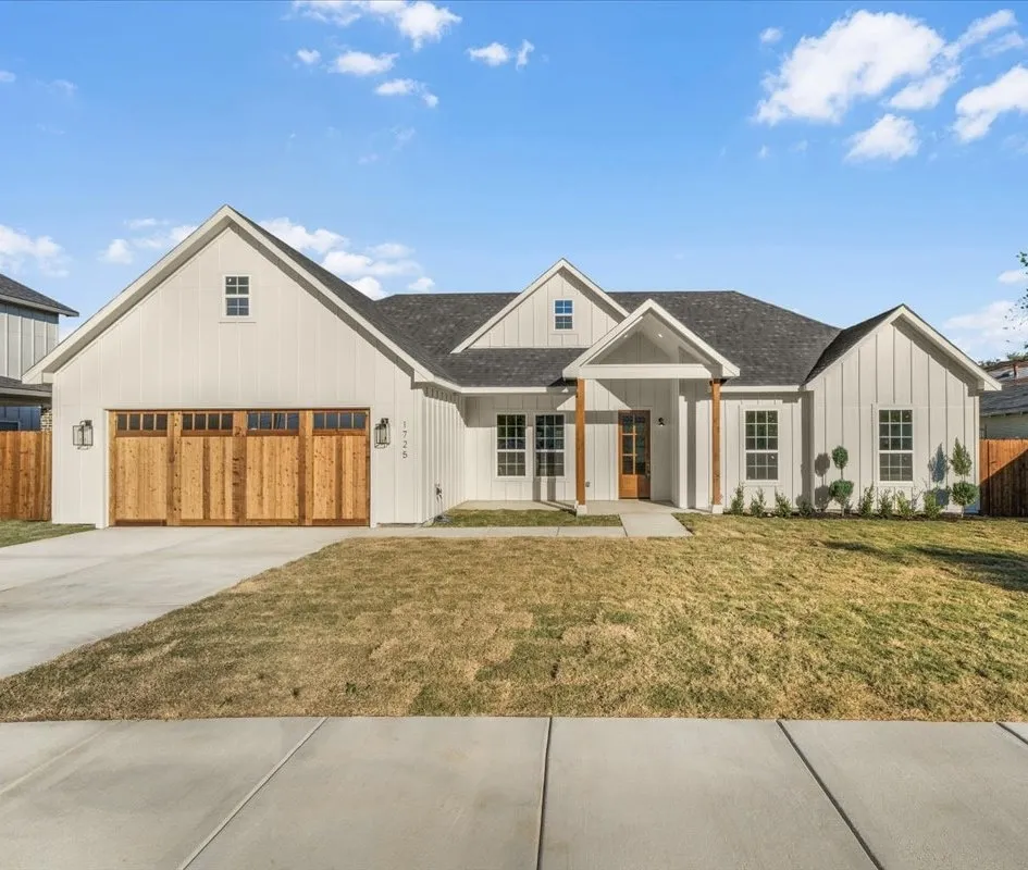 Single Family Residence For Sale in Tarrant County , 1725 Langston Street, Fort Worth, Texas 76105, 4 Bedroom, 2 Bathroom, 2 Garage spaces, 1,909 Sqft, built in 2026, mls#21419084, Real Estate Agent in Fort Worth, Homes For Sale in Tarrant county, Homes For Sale in Fort Worth, Realtor in Fort Worth Texas, Real Estate Brokerage Independent Realty Texas, Luminita Cordes Realtor
