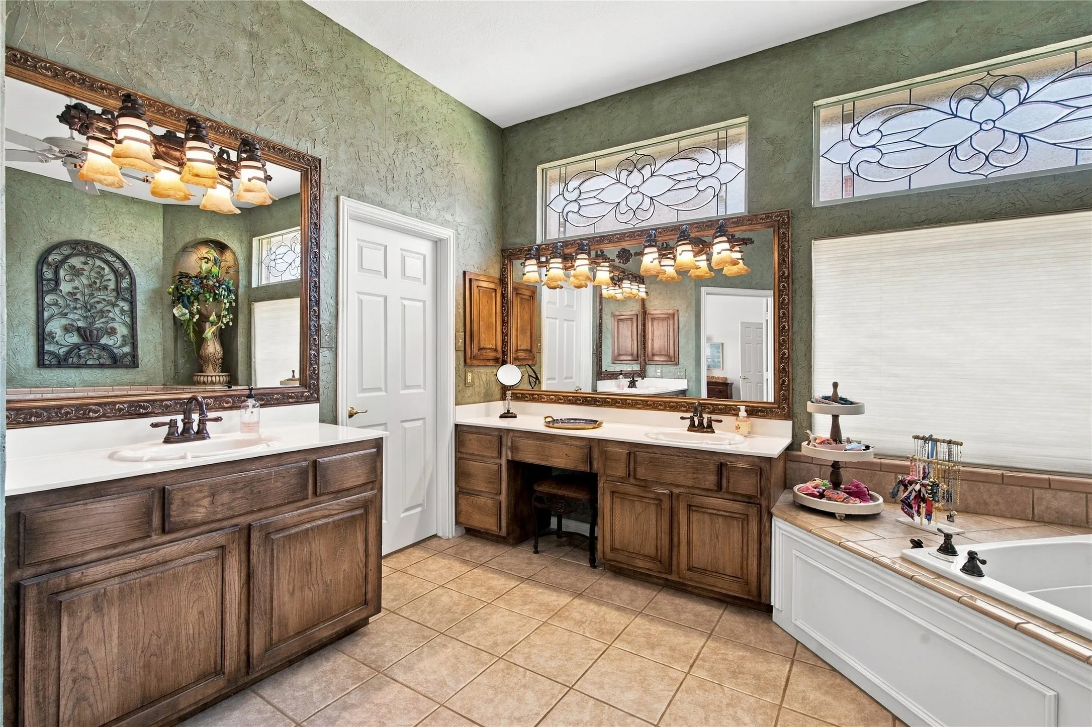 Single Family Residence For Sale in Denton County , 1428 Brookside Drive, Carrollton, Texas 75007, 5 Bedroom, 4 Bathroom, 3 Garage spaces, 4,080 Sqft, built in 1998, mls#21416437, Real Estate Agent in Carrollton, Homes For Sale in Denton county, Homes For Sale in Carrollton, Realtor in Carrollton Texas, Real Estate Brokerage Independent Realty Texas, Luminita Cordes Realtor