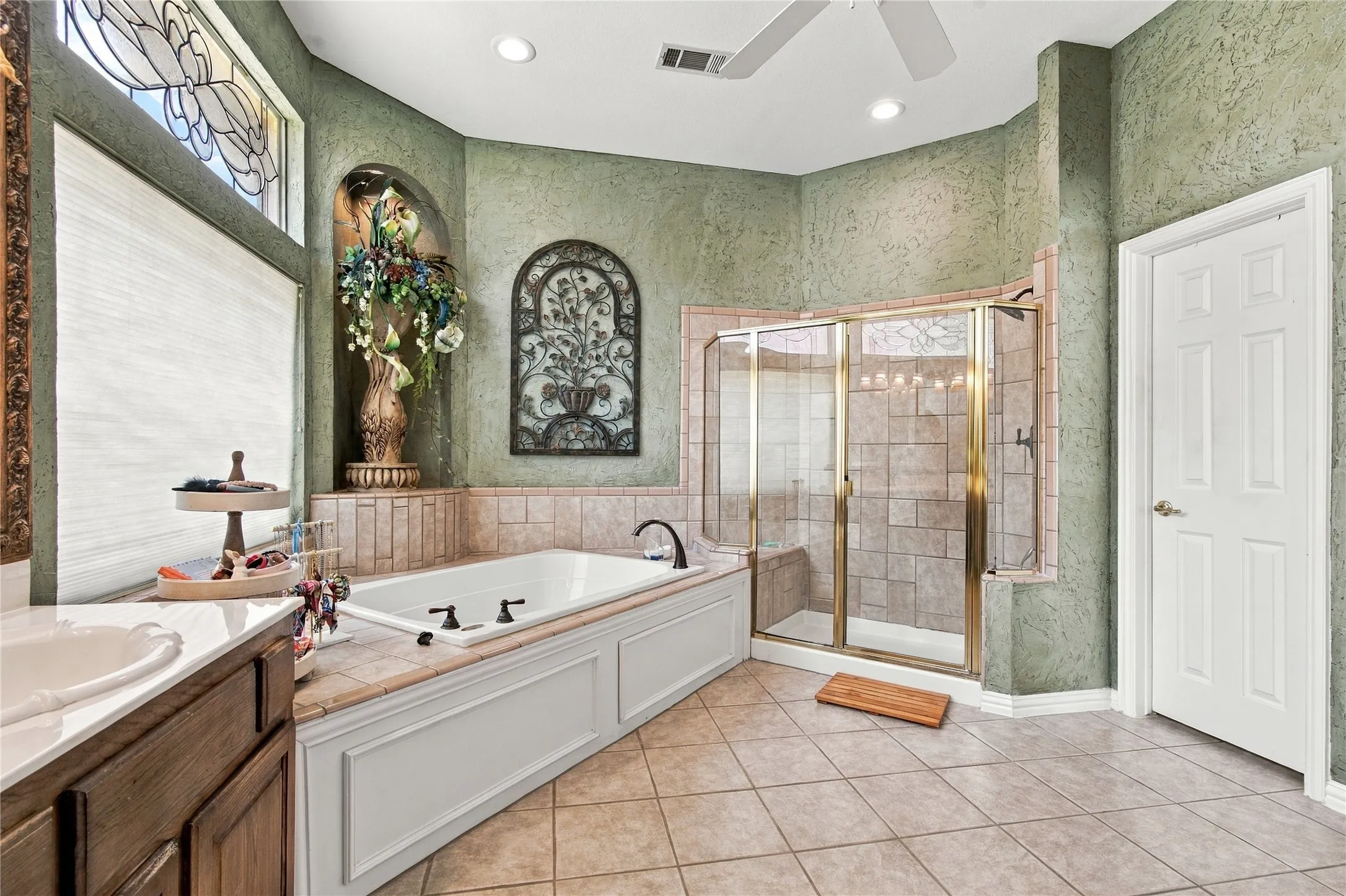 Single Family Residence For Sale in Denton County , 1428 Brookside Drive, Carrollton, Texas 75007, 5 Bedroom, 4 Bathroom, 3 Garage spaces, 4,080 Sqft, built in 1998, mls#21416437, Real Estate Agent in Carrollton, Homes For Sale in Denton county, Homes For Sale in Carrollton, Realtor in Carrollton Texas, Real Estate Brokerage Independent Realty Texas, Luminita Cordes Realtor